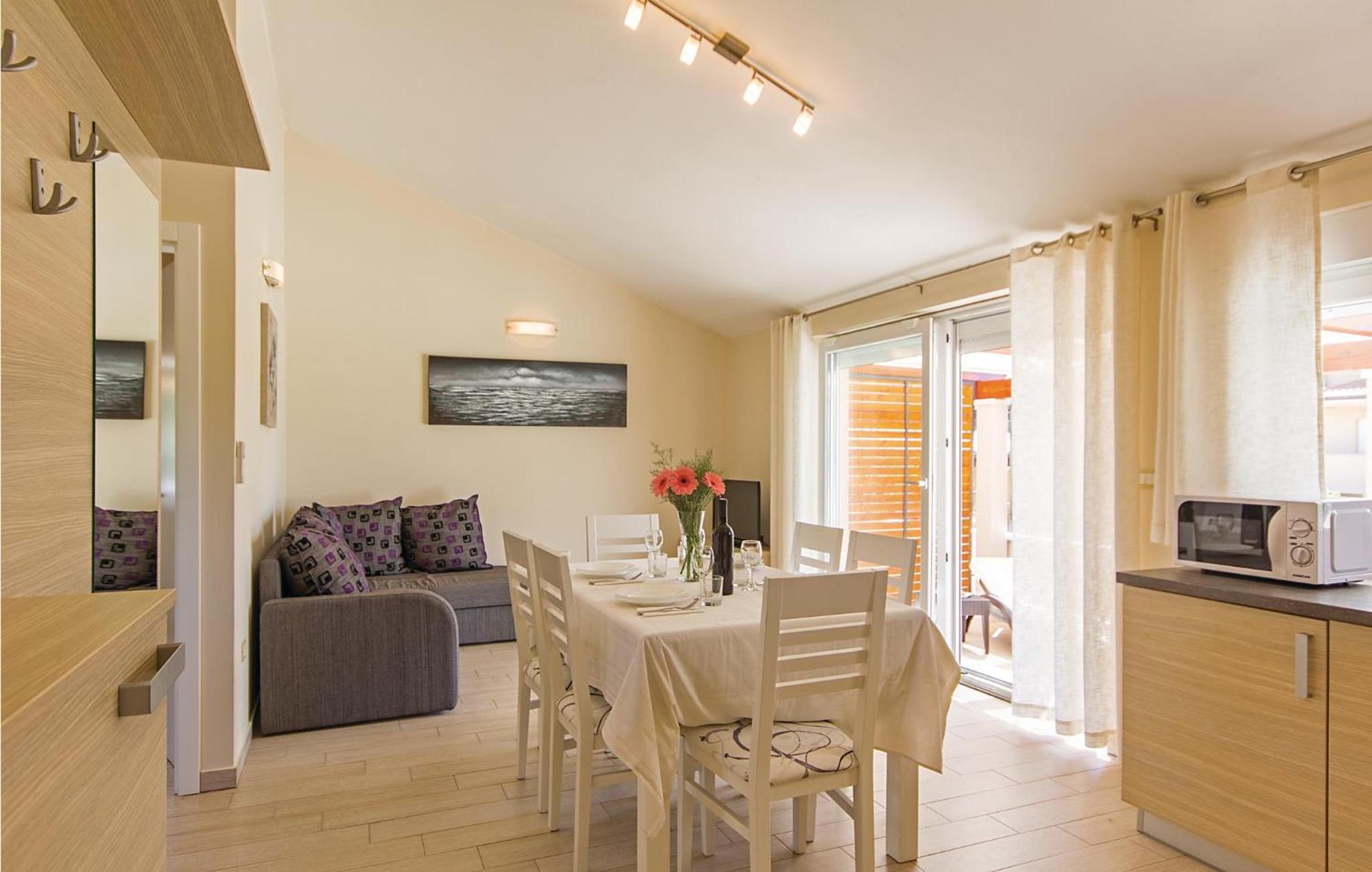 Two-Bedroom Holiday Home In Pomer view 4