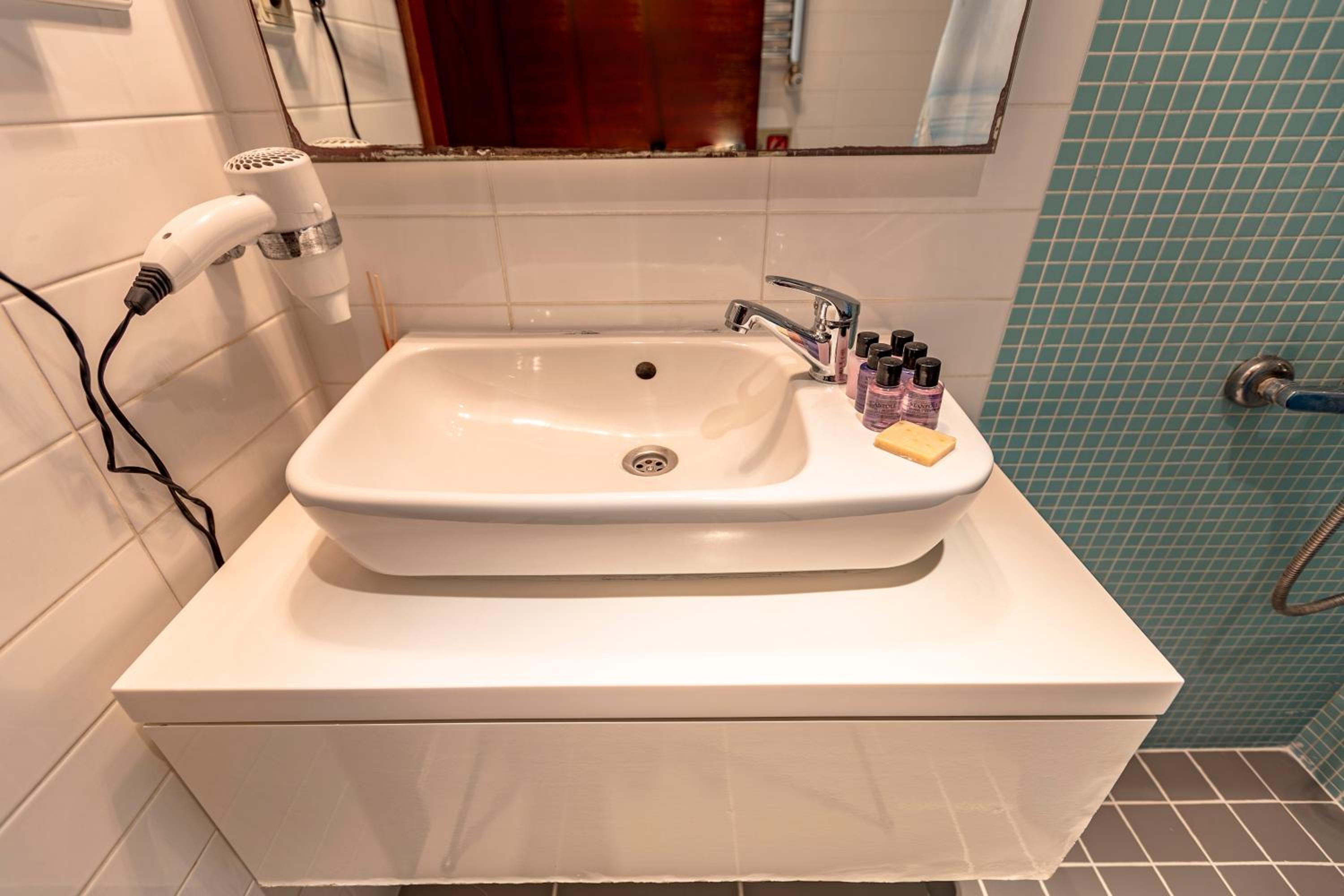 Stanpoli Hostel - Image 9