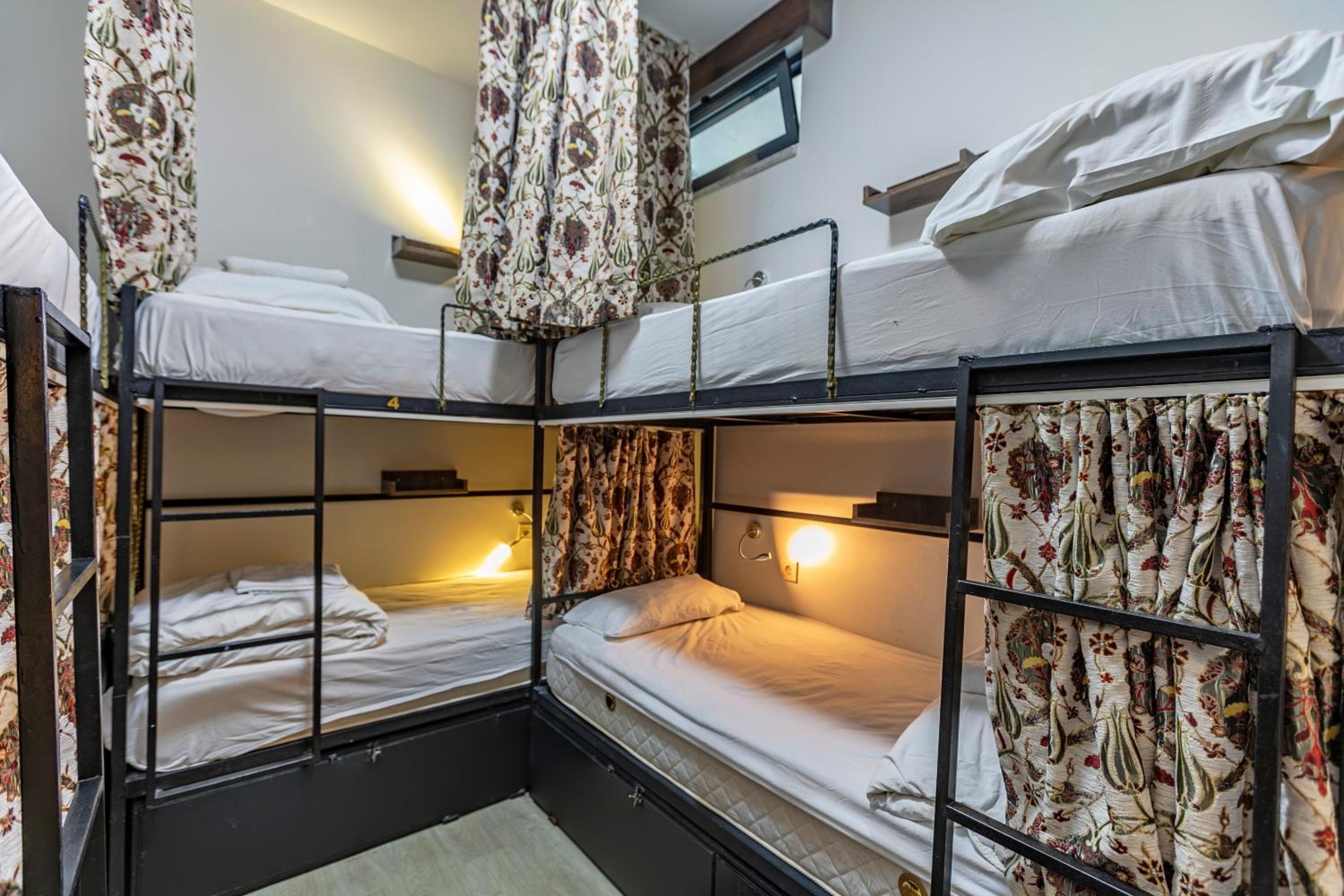 Stanpoli Hostel - Image 76