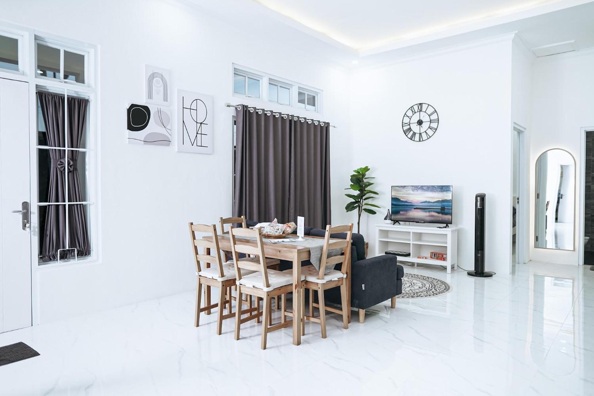 Pilla Villa Purwokerto view 2
