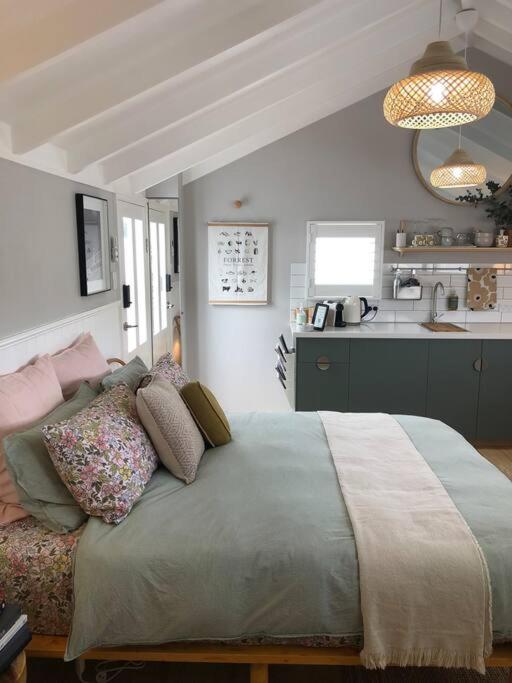 Limeburners Loft Geelong - Walk to CBD Waterfront Hospitals