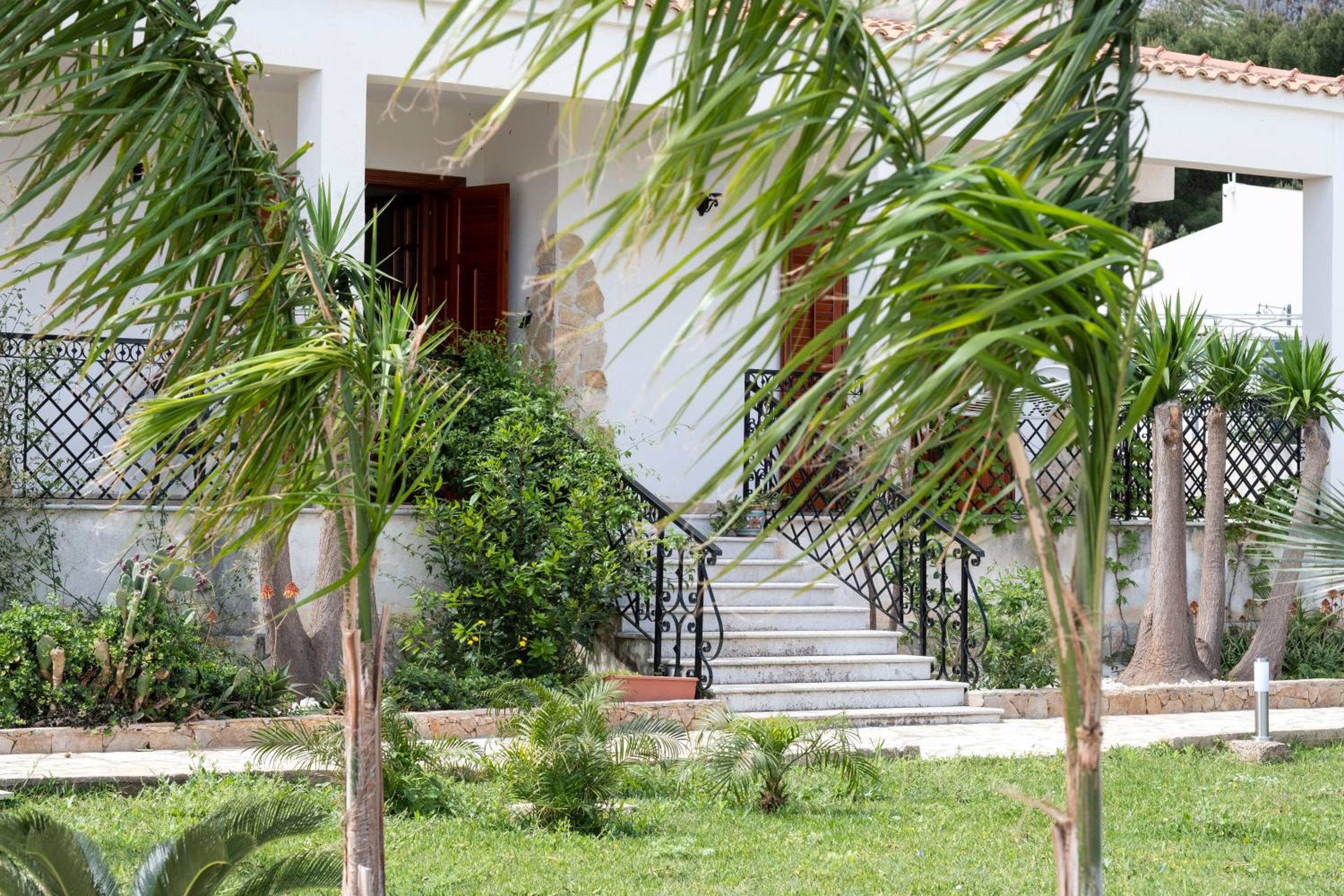 Casa Enza di fronte la Tonnara view 2