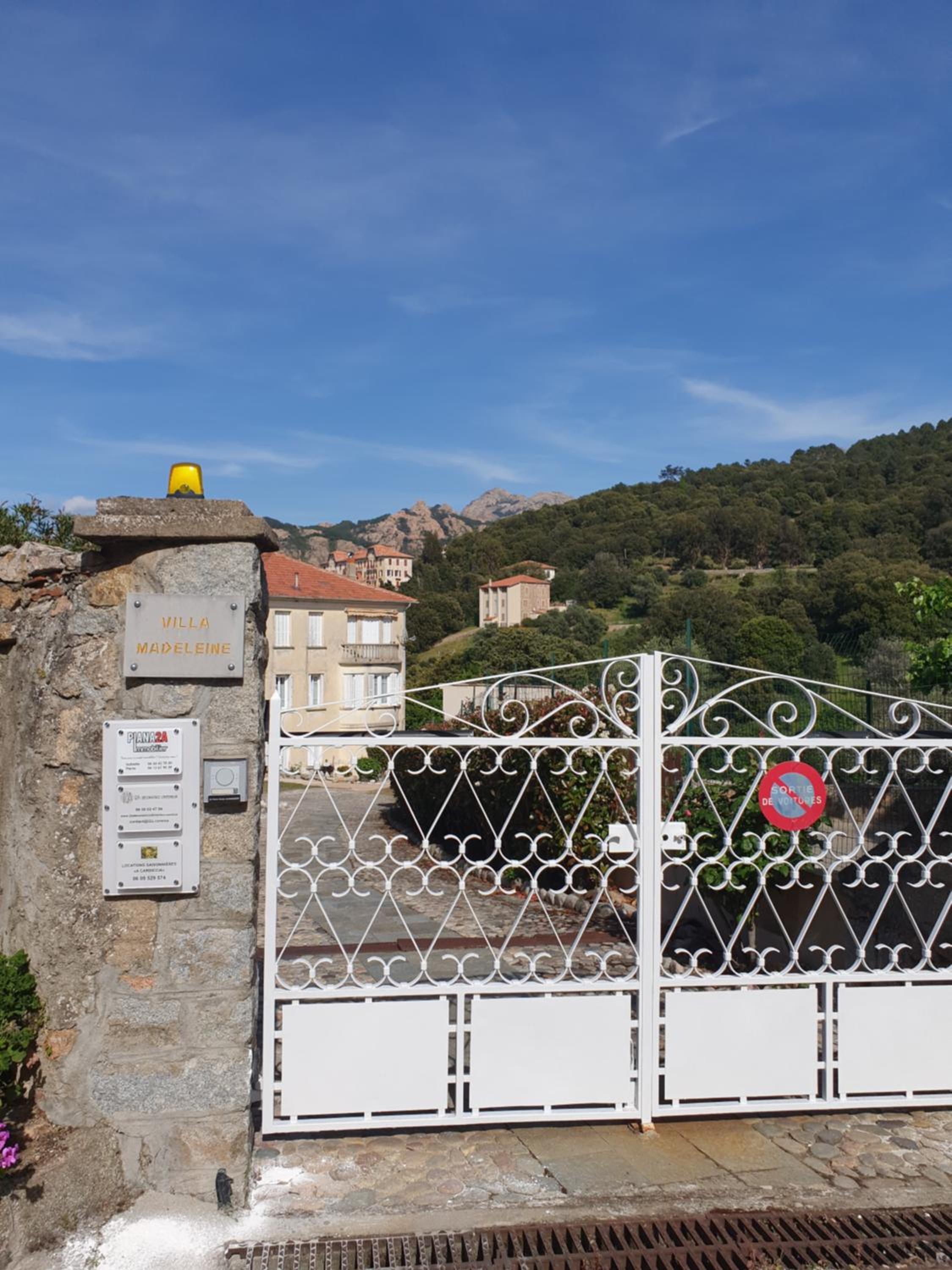 A CARDICCIA Loc saisonnières PIANA view 2