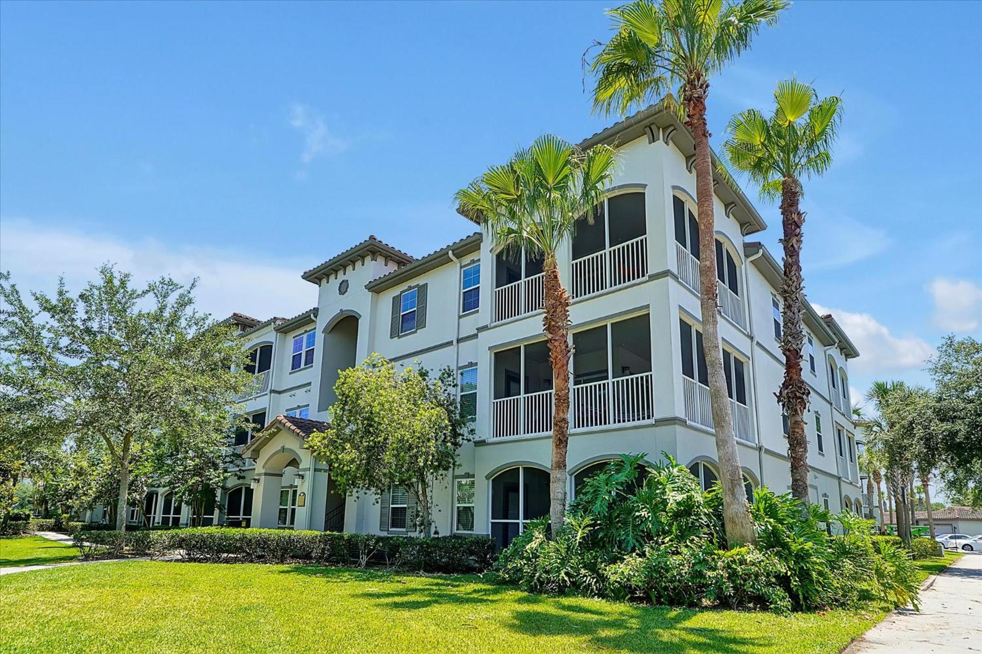 Loftly Luxury Modern Oasis 2BR 2BA apartment Windermere FL, near Disney, Universal Studios, Magic Kingdom, Pool, Gym, Patio, free cable, wifi, free parking