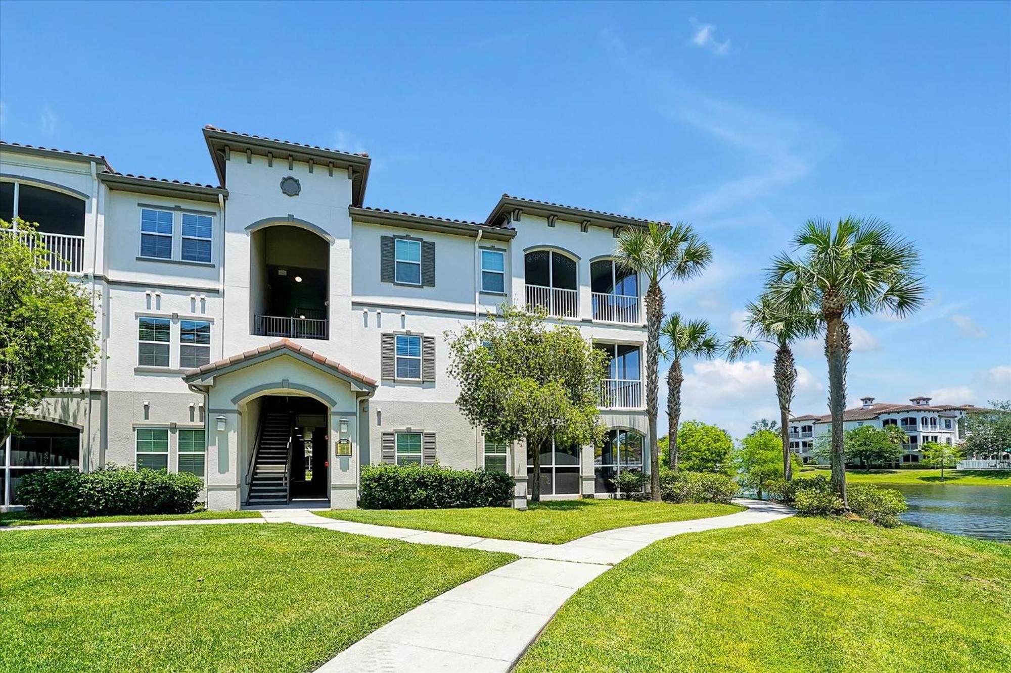 Loftly Luxury Modern Oasis 2BR 2BA apartment Windermere FL, near Disney, Universal Studios, Magic Kingdom, Pool, Gym, Patio, free cable, wifi, free parking