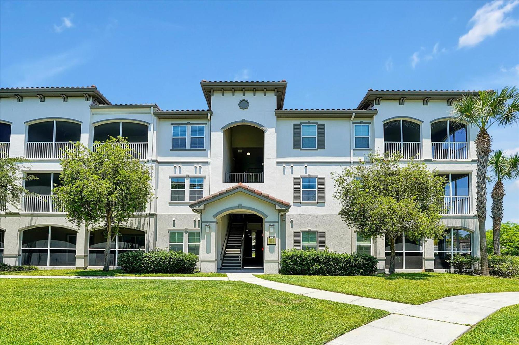 Loftly Luxury Modern Oasis 2BR 2BA apartment Windermere FL, near Disney, Universal Studios, Magic Kingdom, Pool, Gym, Patio, free cable, wifi, free parking
