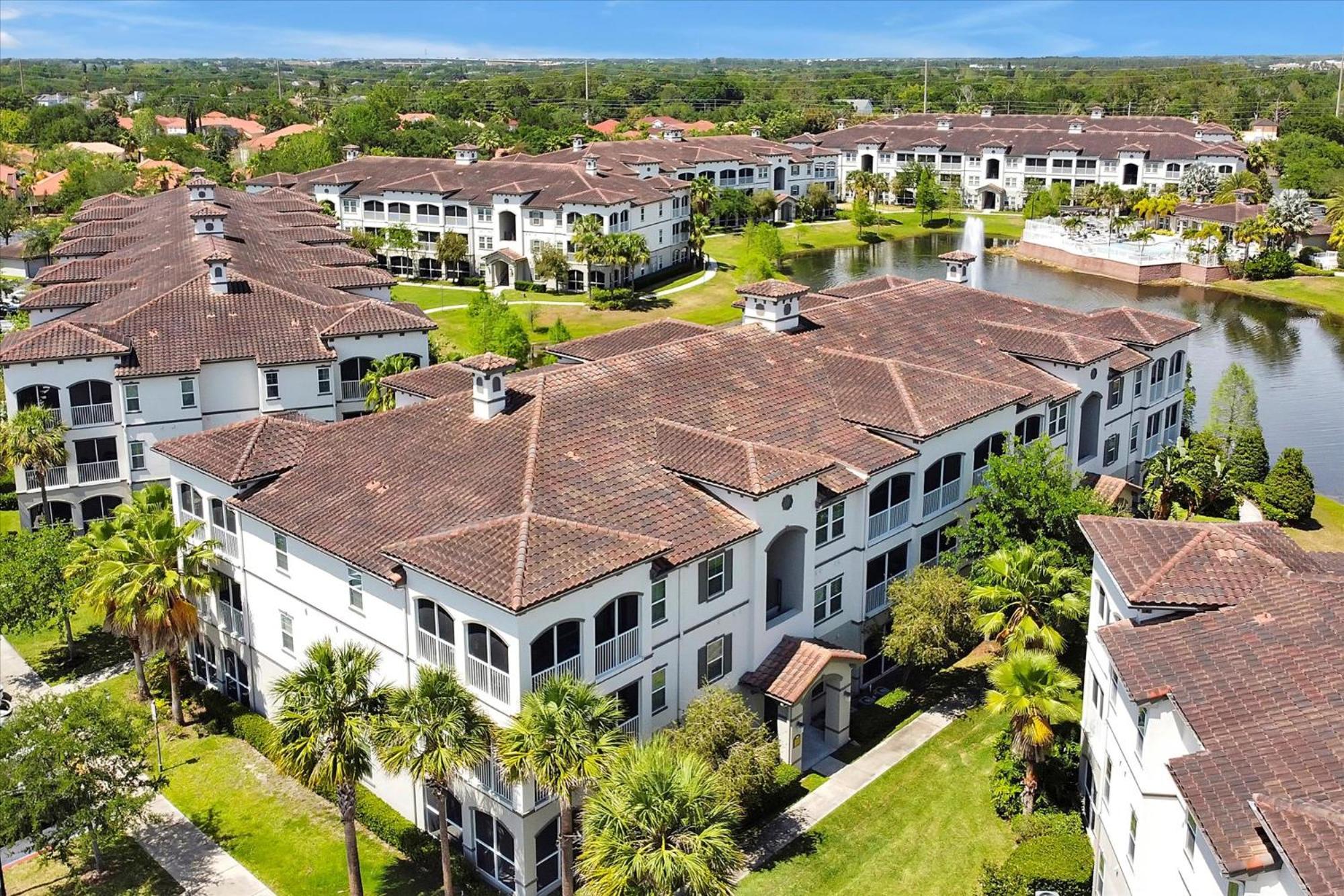Loftly Luxury Modern Oasis 2BR 2BA apartment Windermere FL, near Disney, Universal Studios, Magic Kingdom, Pool, Gym, Patio, free cable, wifi, free parking