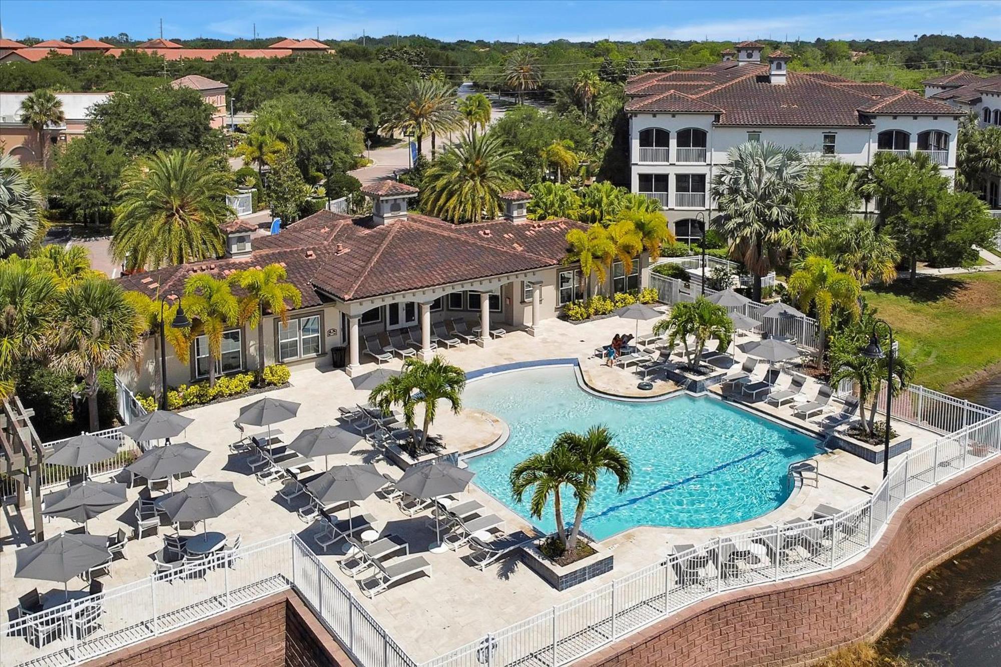 Loftly Luxury Modern Oasis 2BR 2BA apartment Windermere FL, near Disney, Universal Studios, Magic Kingdom, Pool, Gym, Patio, free cable, wifi, free parking