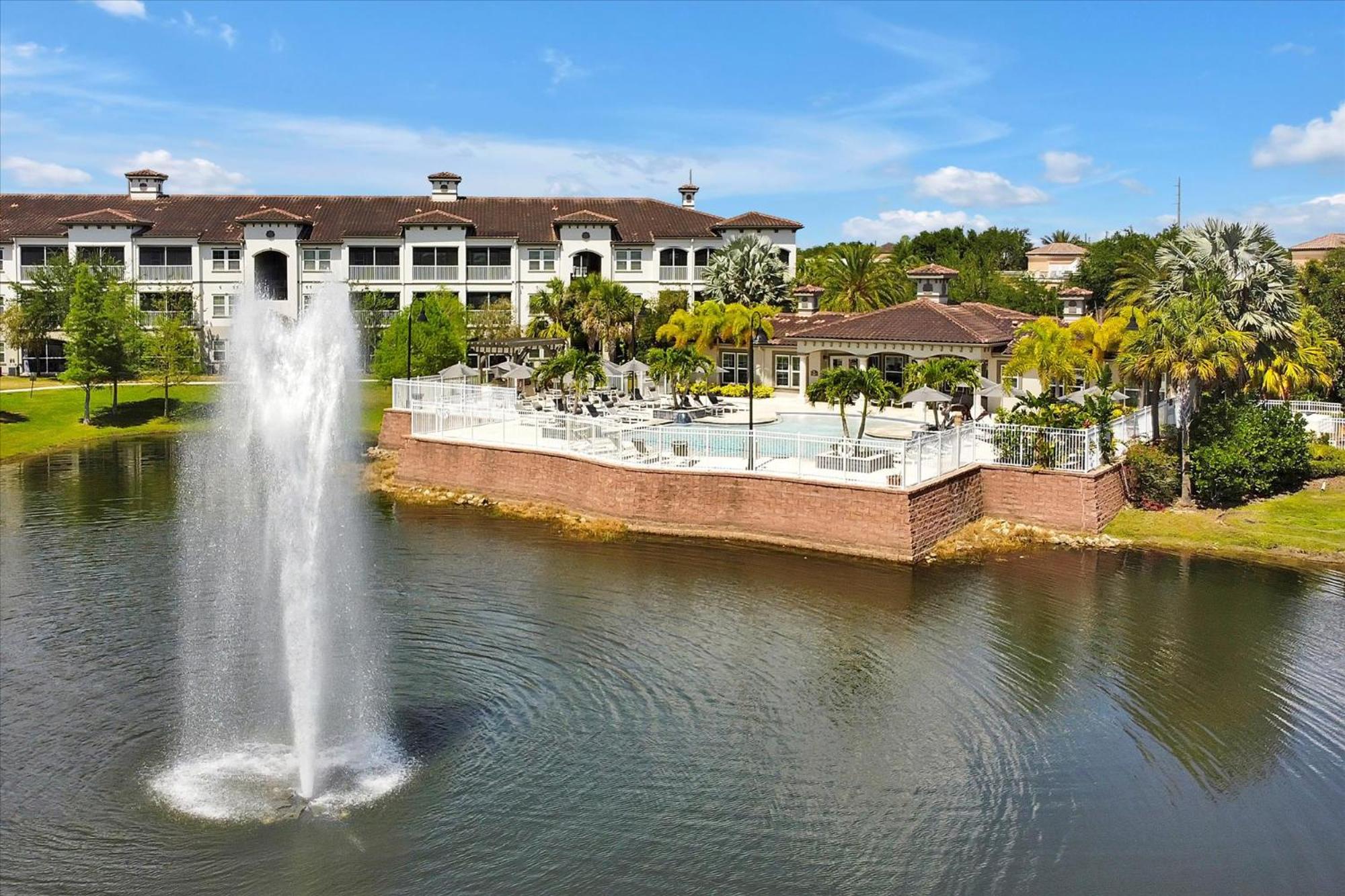 Loftly Luxury Modern Oasis 2BR 2BA apartment Windermere FL, near Disney, Universal Studios, Magic Kingdom, Pool, Gym, Patio, free cable, wifi, free parking