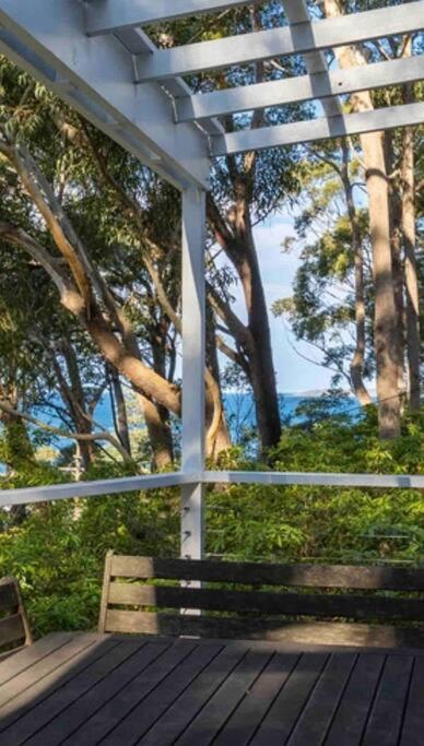 Sea La Vie on Hyams Metres to beach and cafe.