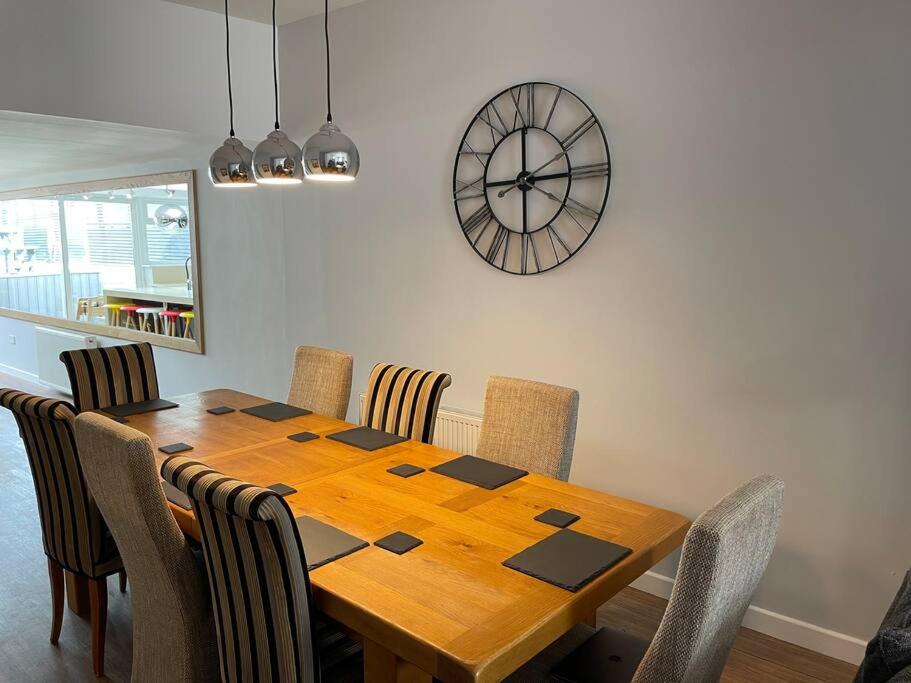 Hotel Hot Tub, Newly Refurbished 4 Bed, Dog Friendly.