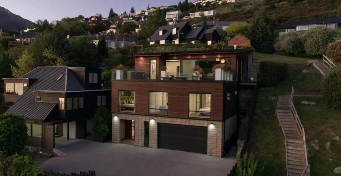 Magnificent Lakeview Modern Luxury view 2