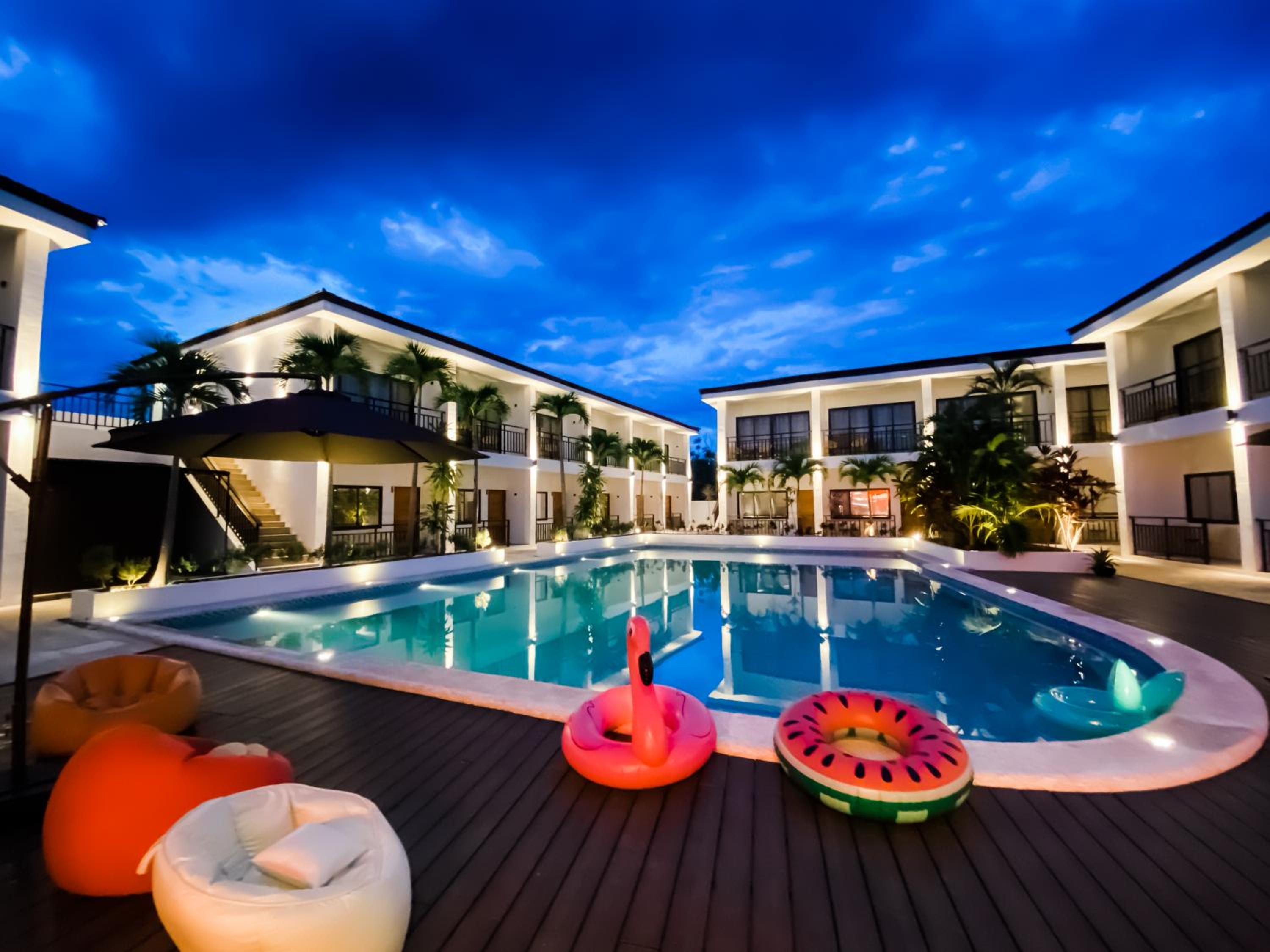 Holabay Resort