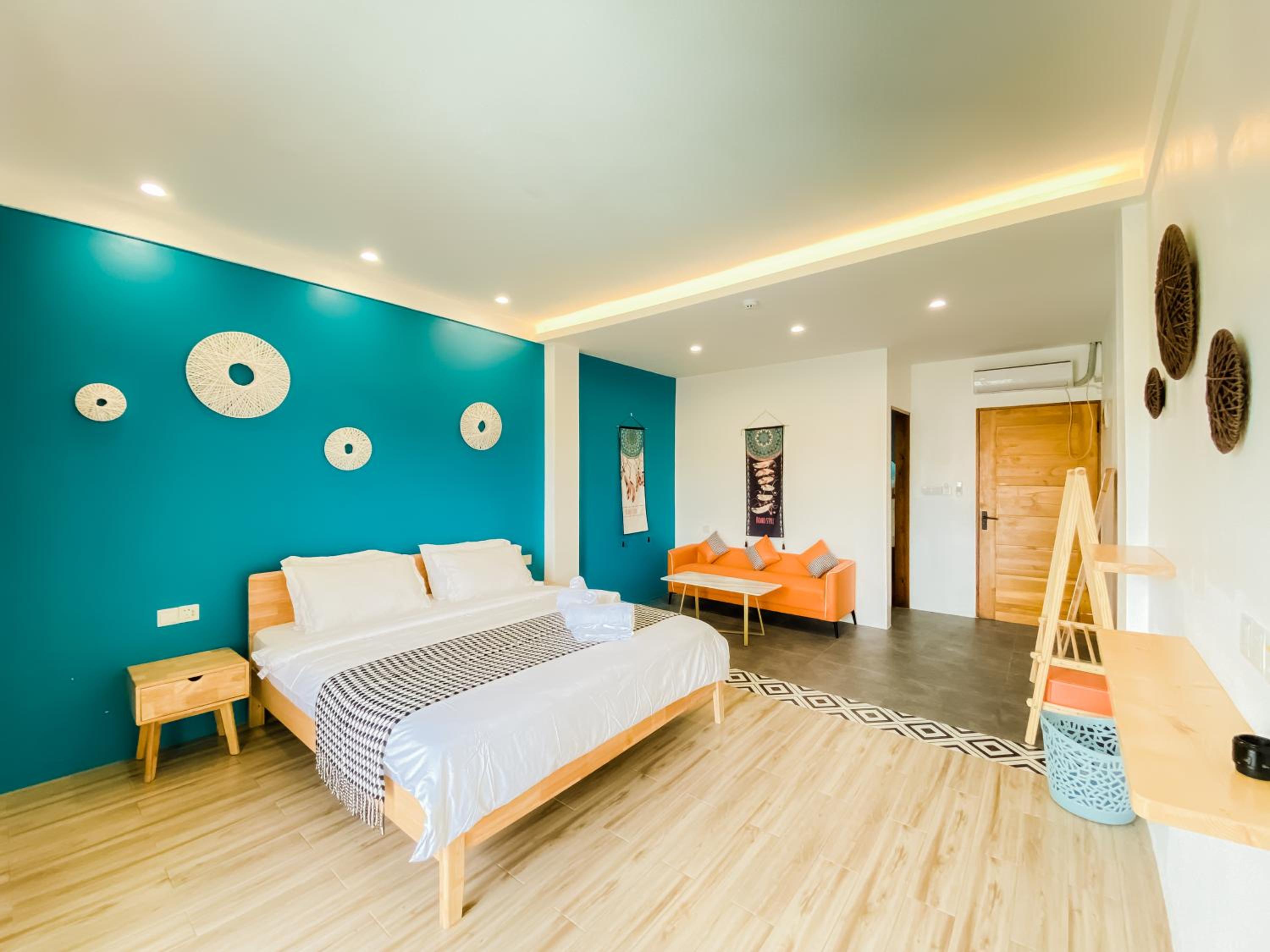 Holabay Resort