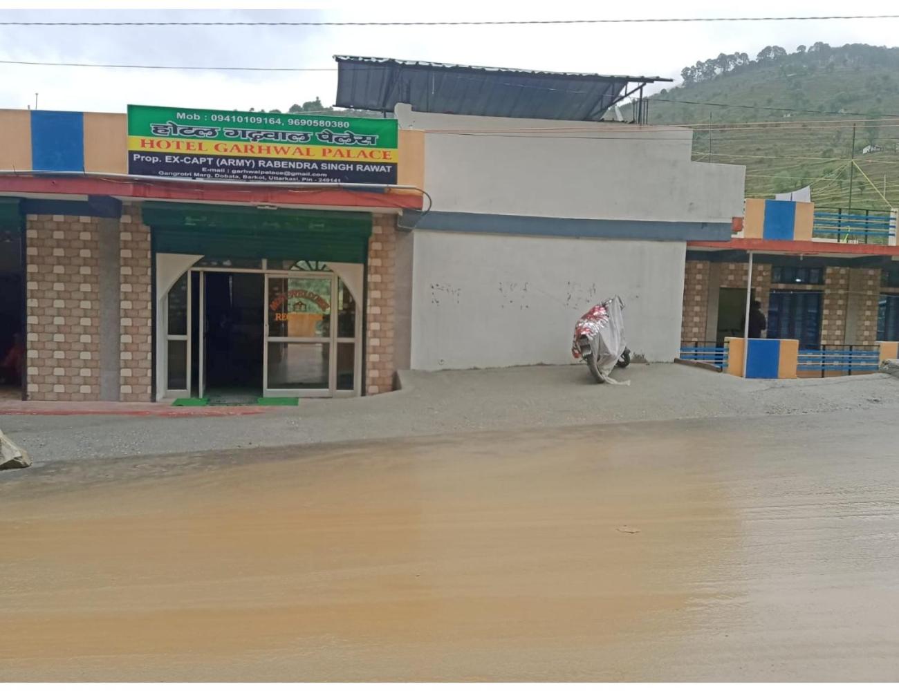 Hotel Gadwal Palace, Barkot view 2