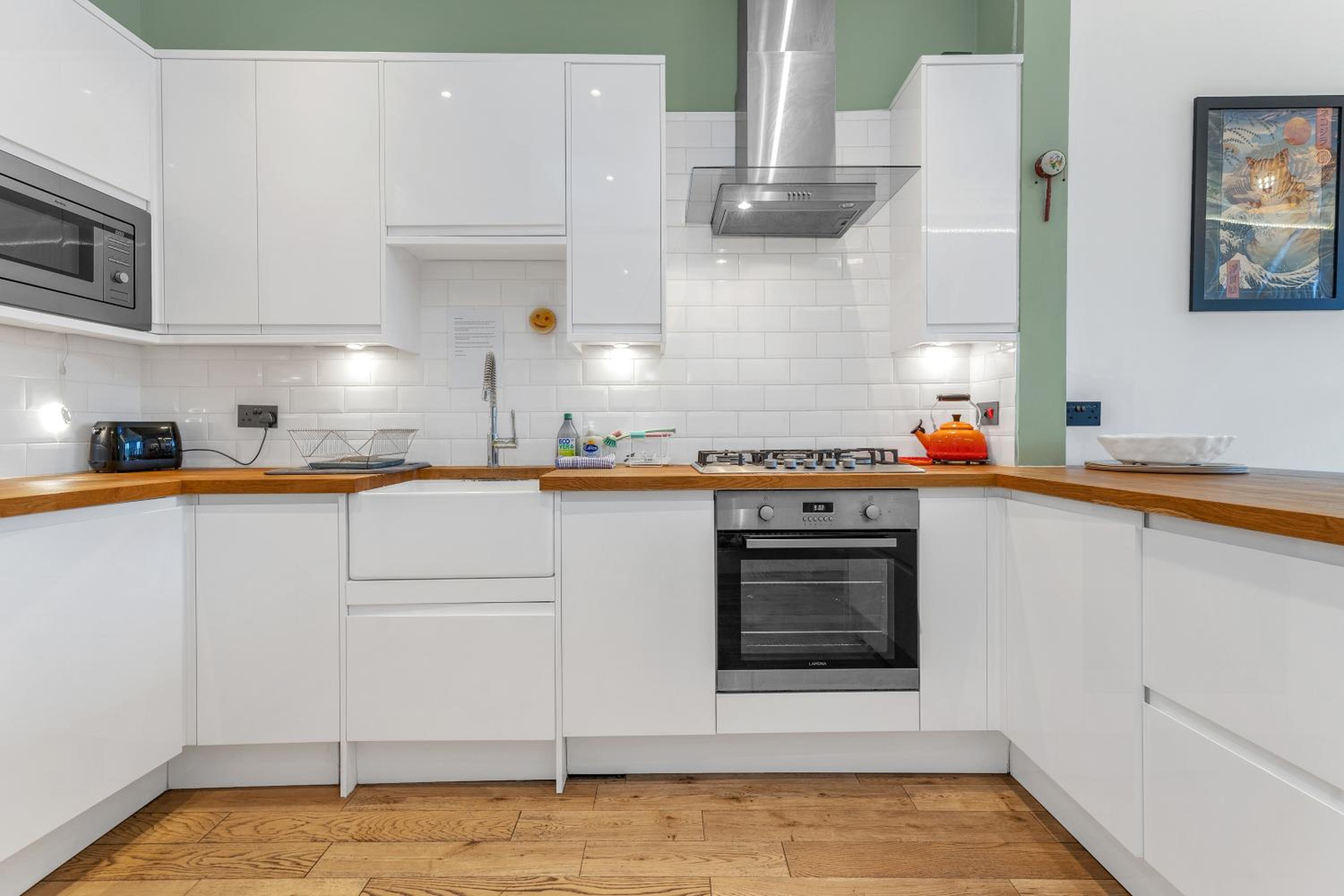 spacious flat, close to the city centre with scenic views view 4