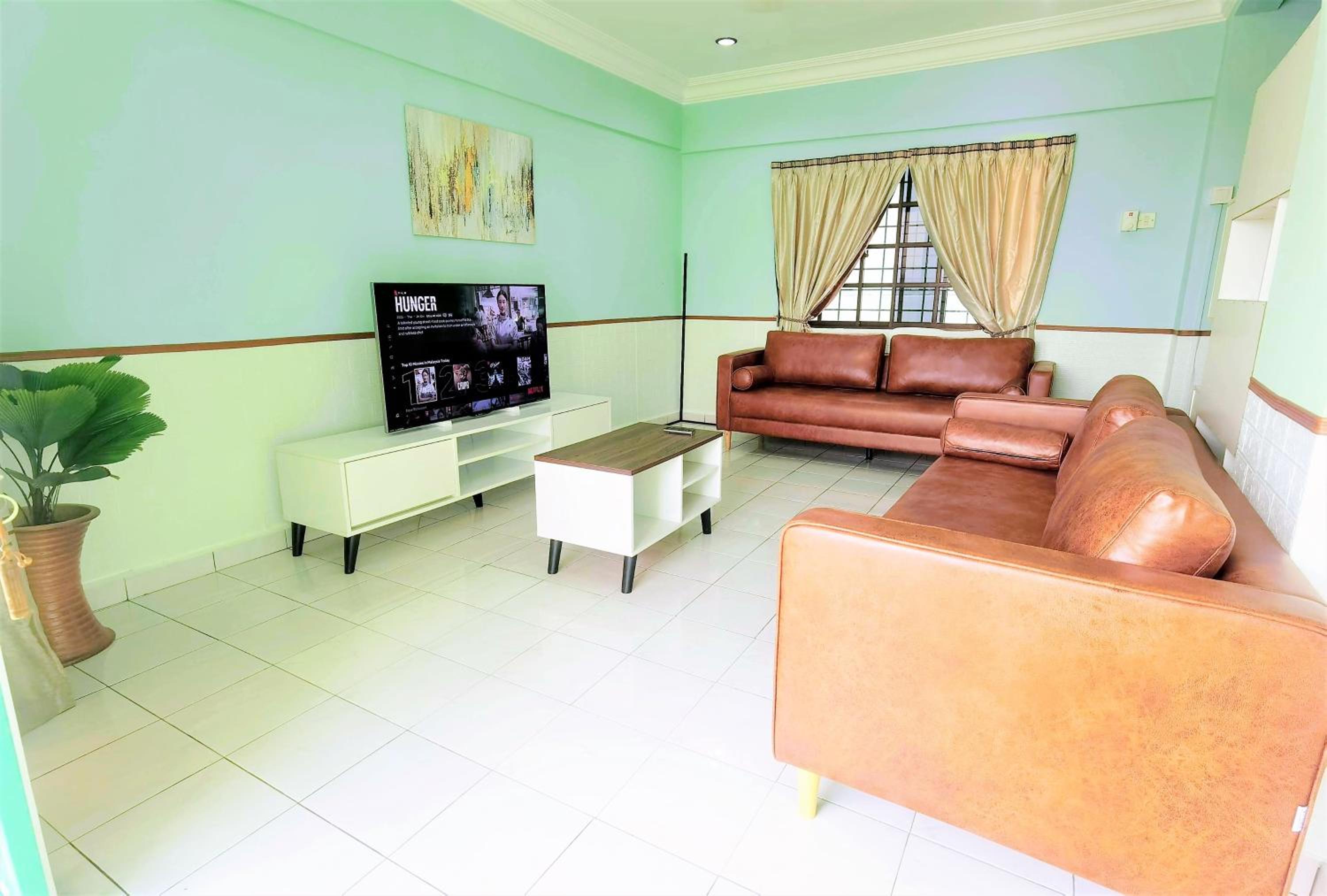 3 Rooms 2 parking 10pax PSR Comfy Sofa&Bed near MRT Eateries McD photo 7