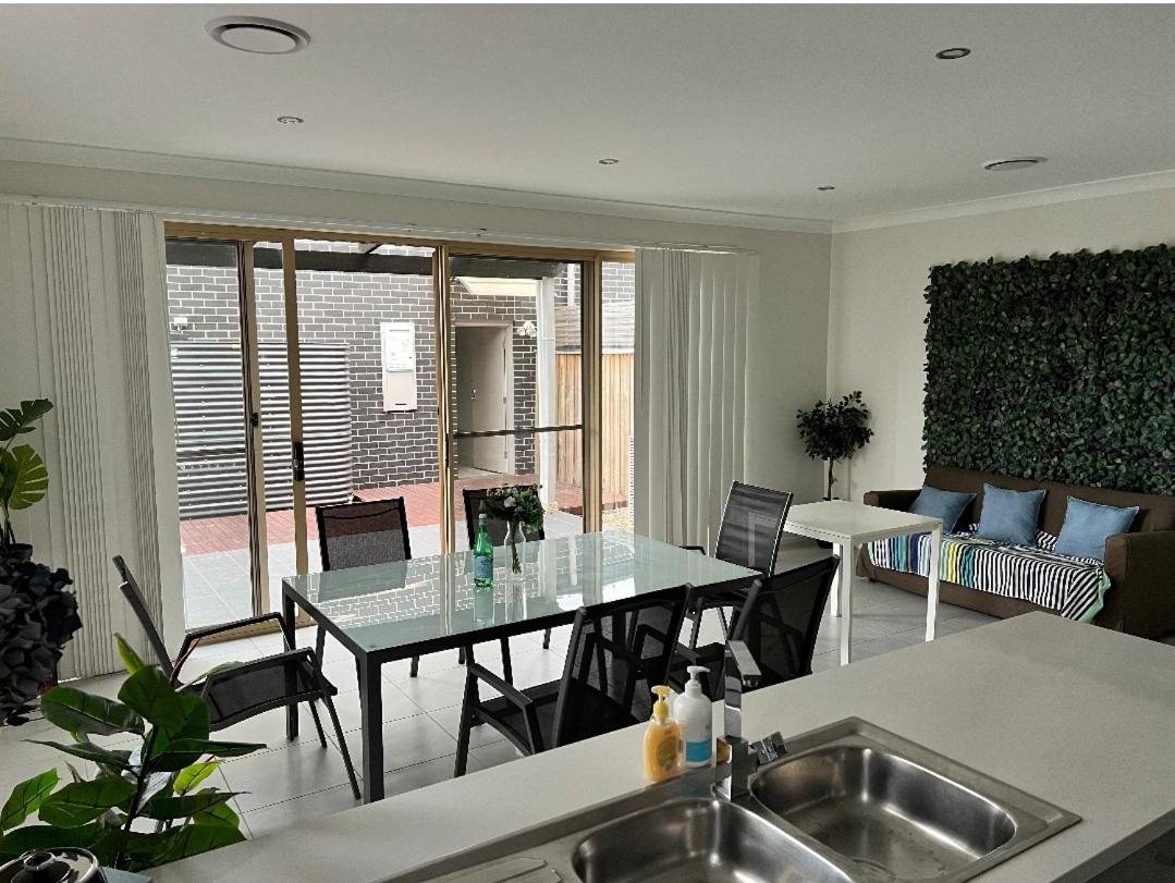 5 bedroom luxurious house in Marsden Park