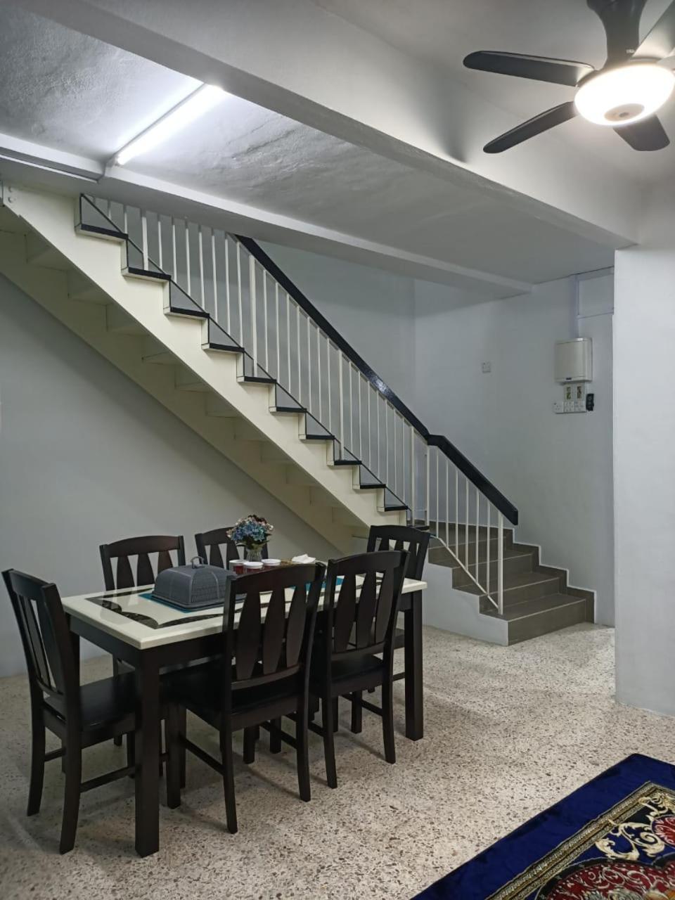RIANI HOMESTAY