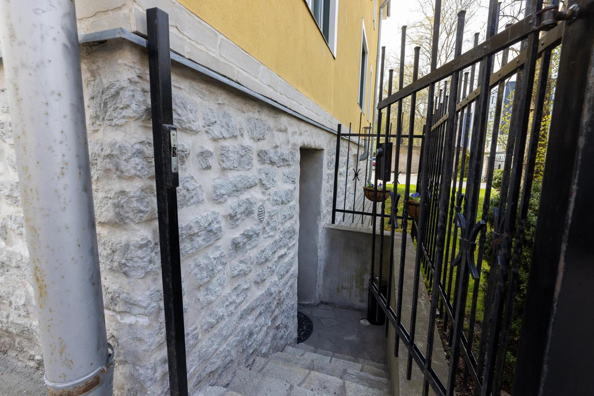 Sirena Apartment - Self check-in and free parking view 3