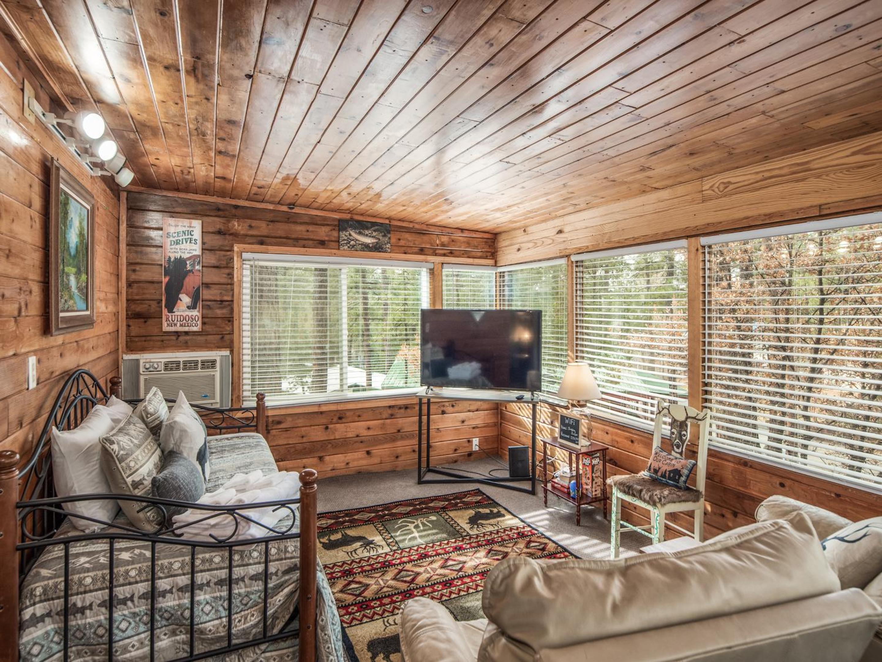 The Elk Meadow Cozy Cabin view 5