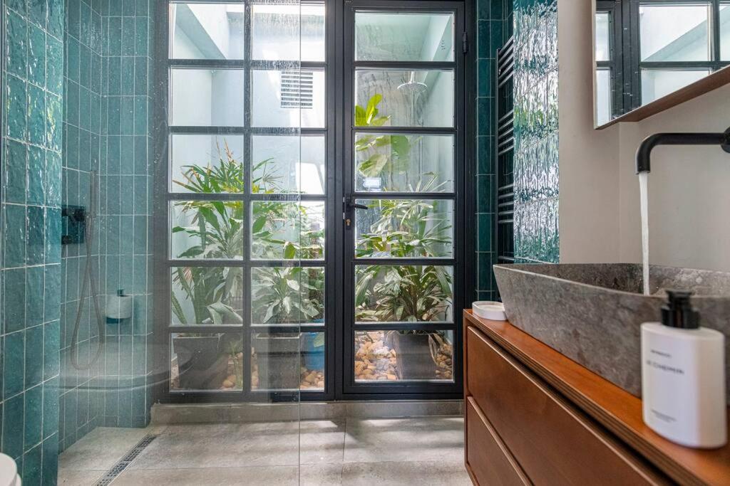Stylish Contemporary Penthouse - Hip Athens Centre
