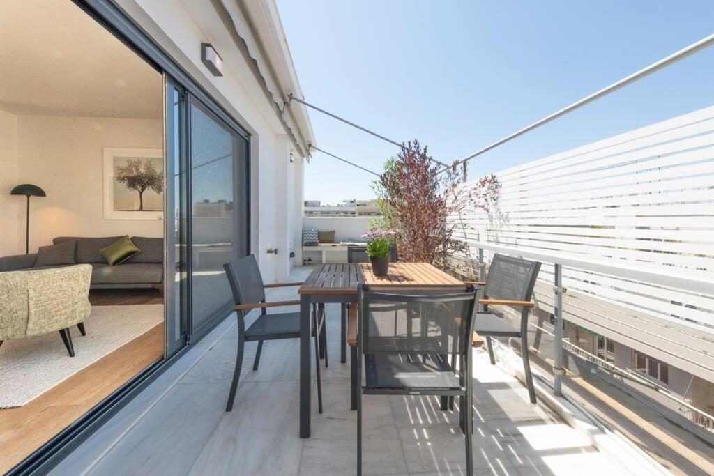Stylish Contemporary Penthouse - Hip Athens Centre