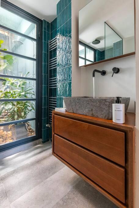 Stylish Contemporary Penthouse - Hip Athens Centre
