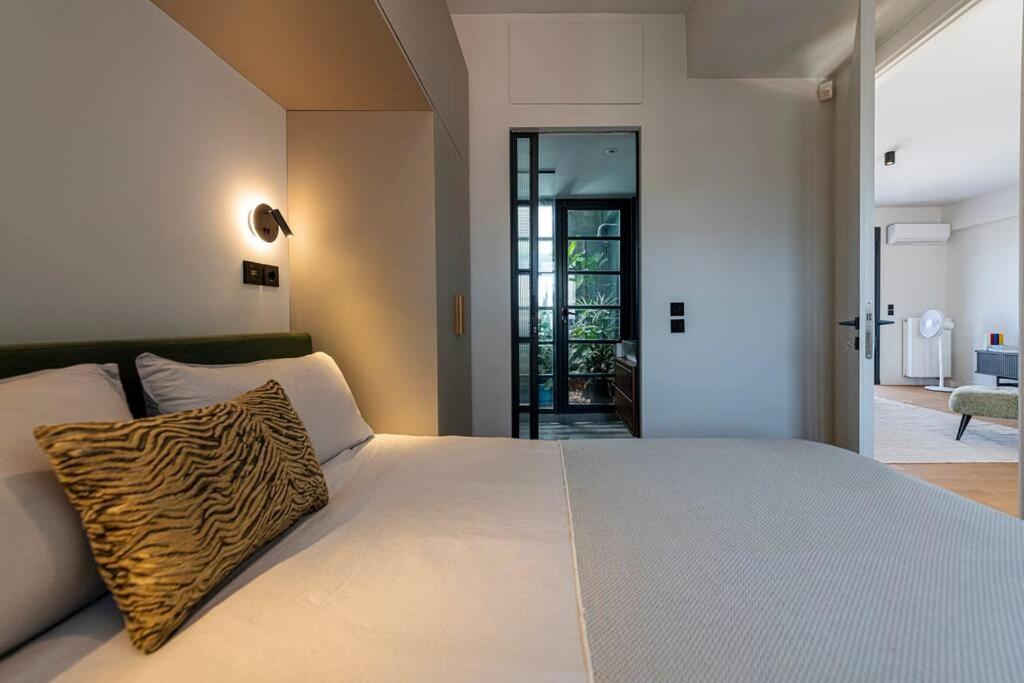 Stylish Contemporary Penthouse - Hip Athens Centre