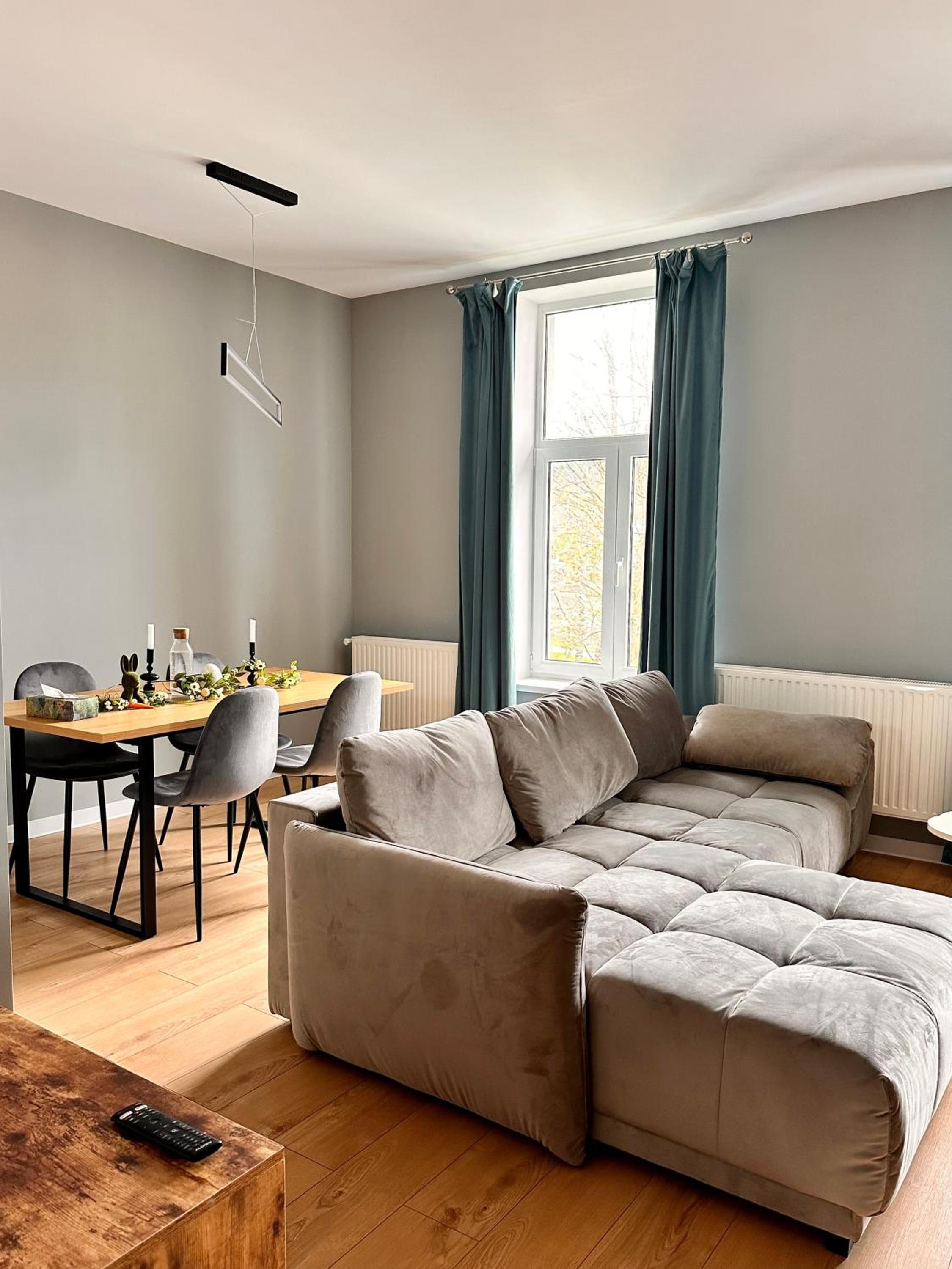 LV Luxury Apart - One minute away from train station view 5