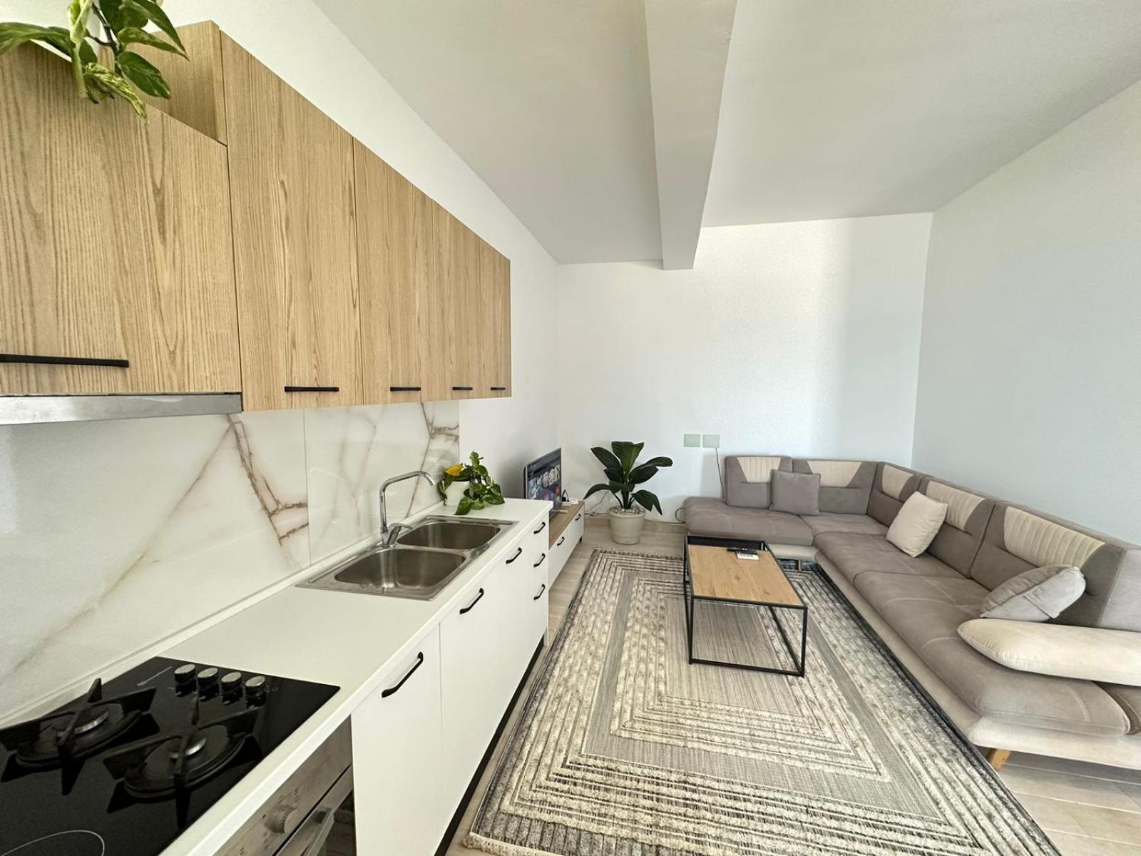 Perla Luxury Apartment - Private Patio & Parking