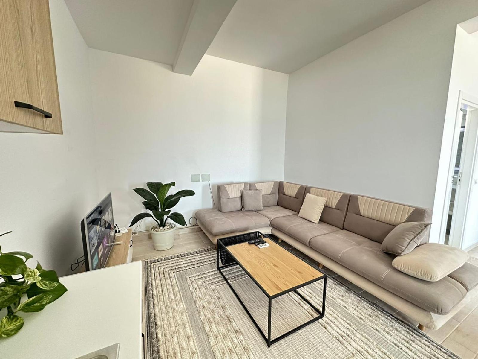Perla Luxury Apartment - Private Patio & Parking