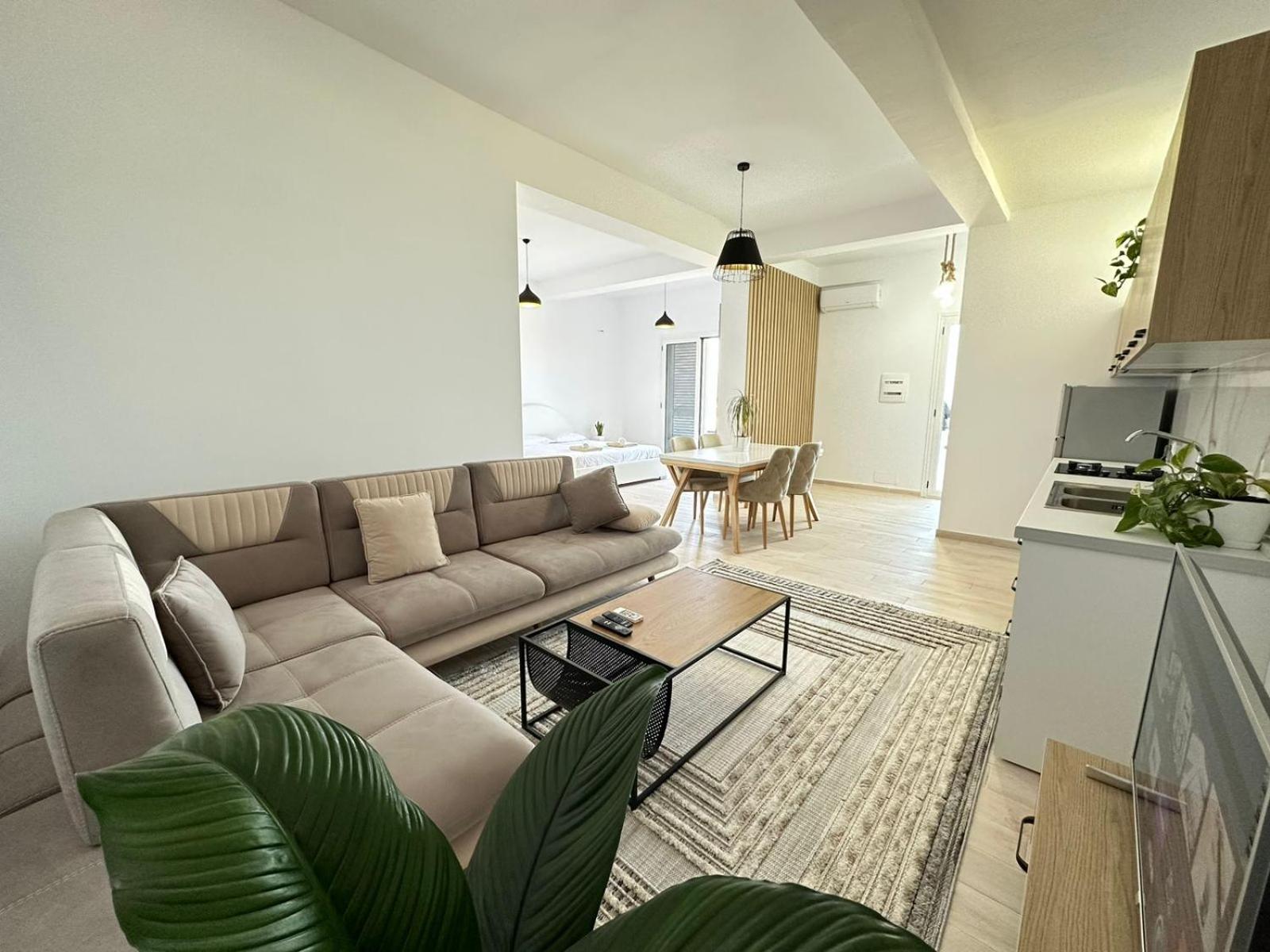 Perla Luxury Apartment - Private Patio & Parking