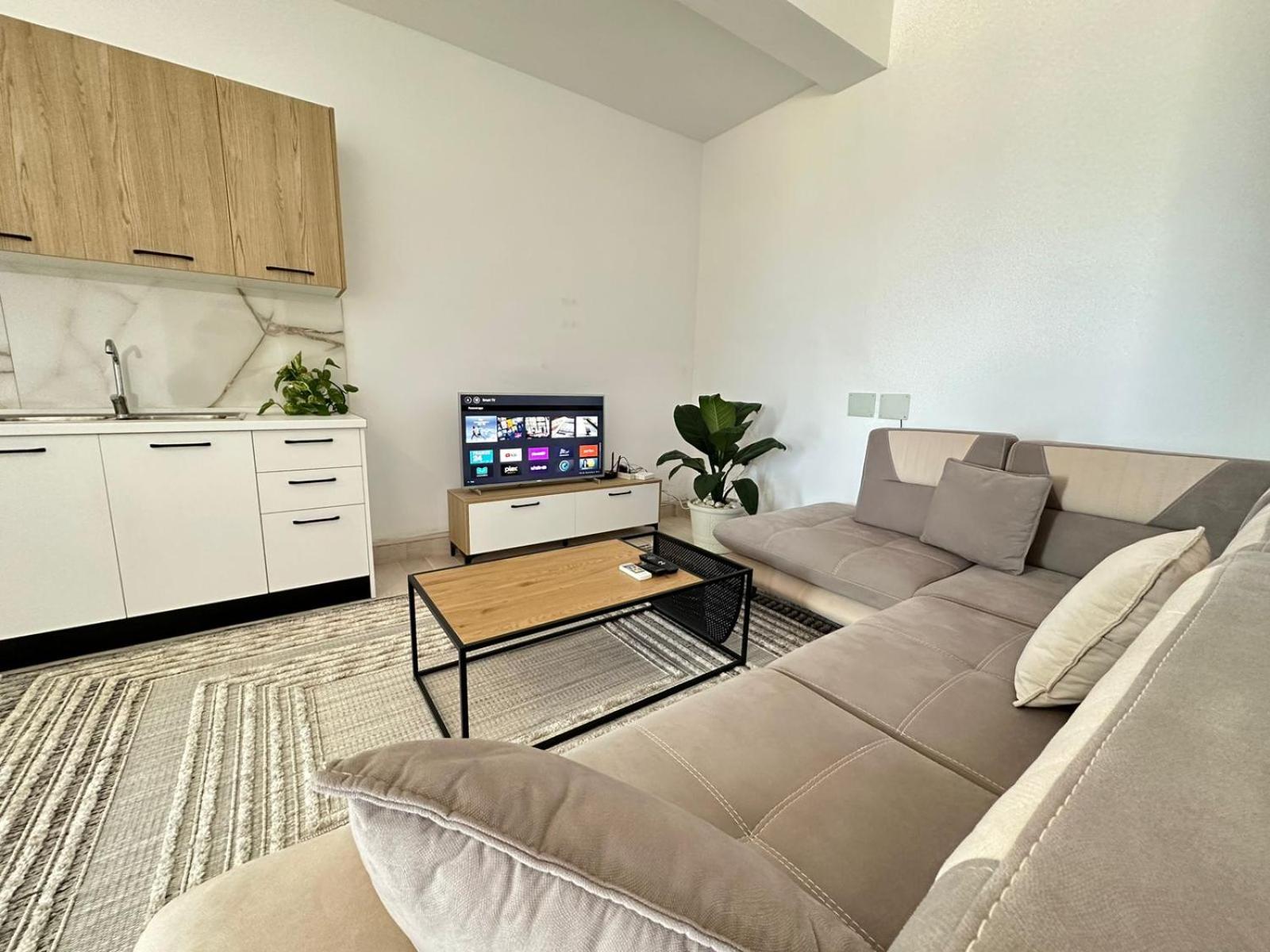 Perla Luxury Apartment - Private Patio & Parking
