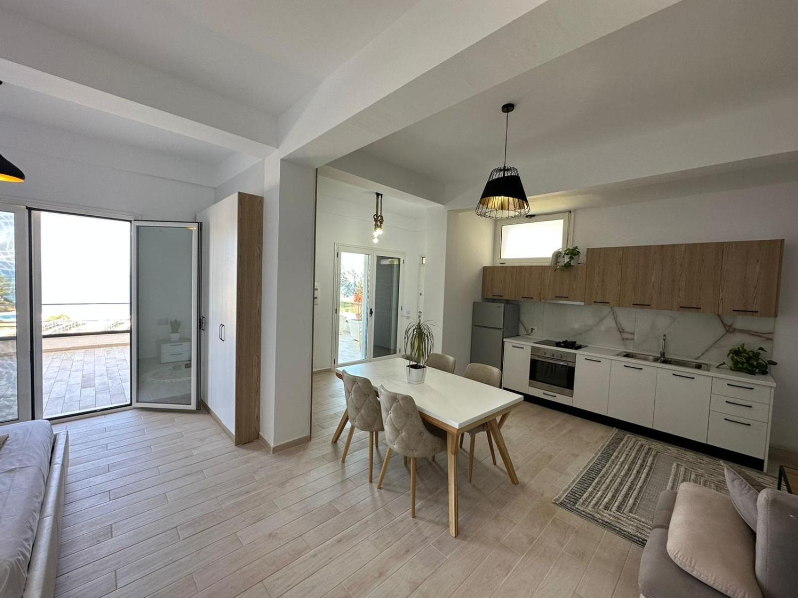 Perla Luxury Apartment - Private Patio & Parking