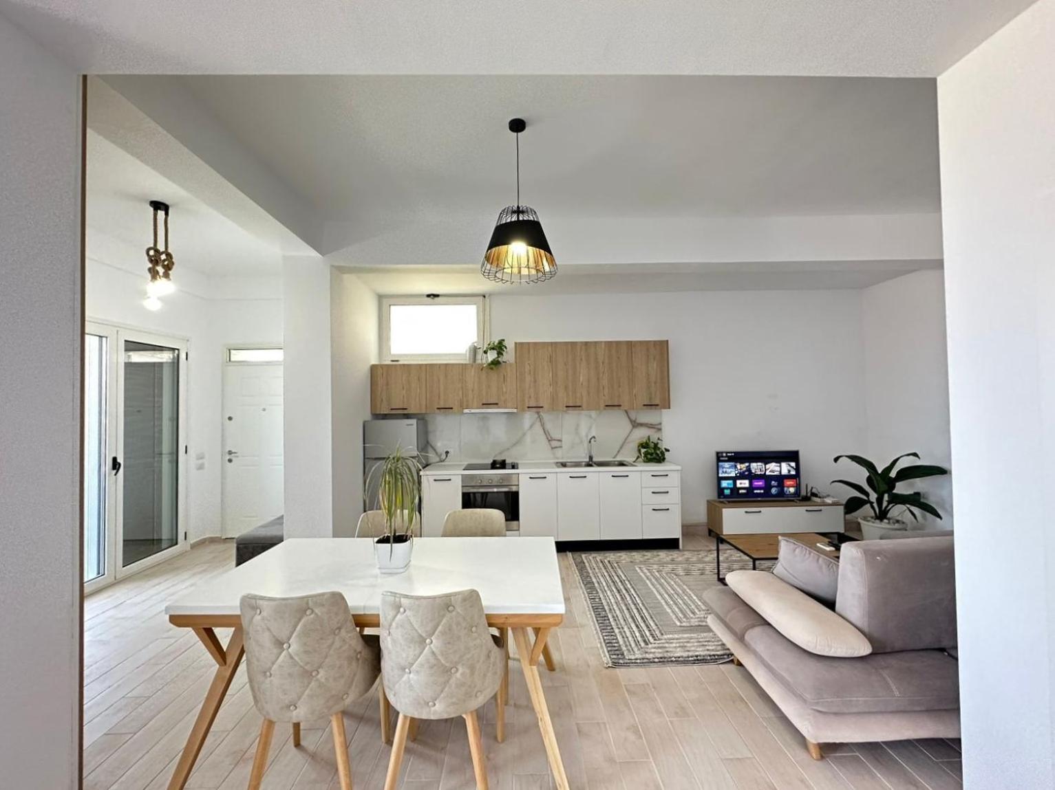 Perla Luxury Apartment - Private Patio & Parking