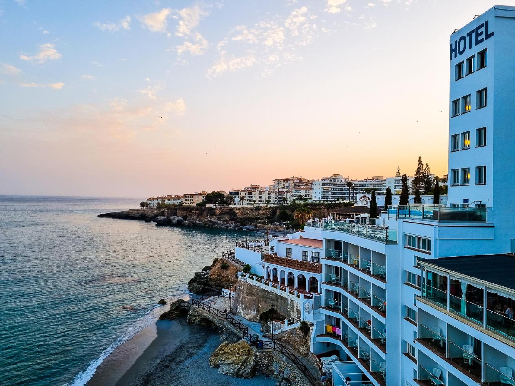 Fantastic penthouse with roof terrace in the heart of Nerja photo 5