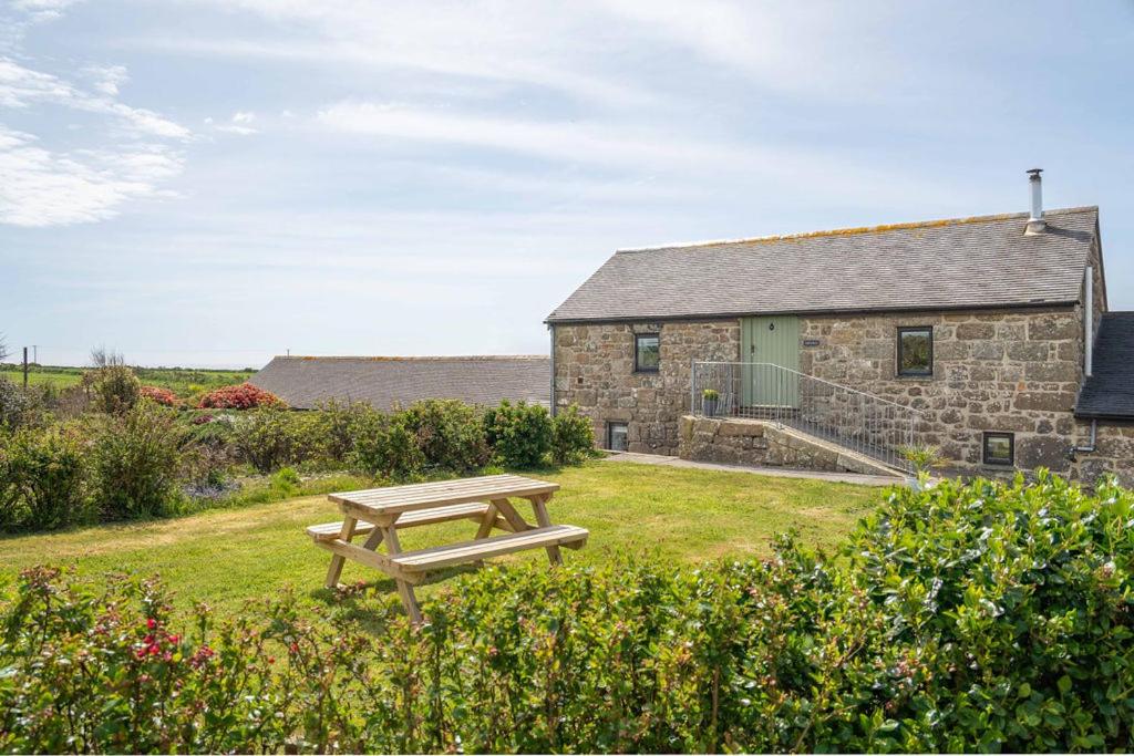 Naut Retreat, The Cart Lodge - Cosy cottage, walk to Porthcurno beach, Pedn Vouder & Minack Theatre view 2