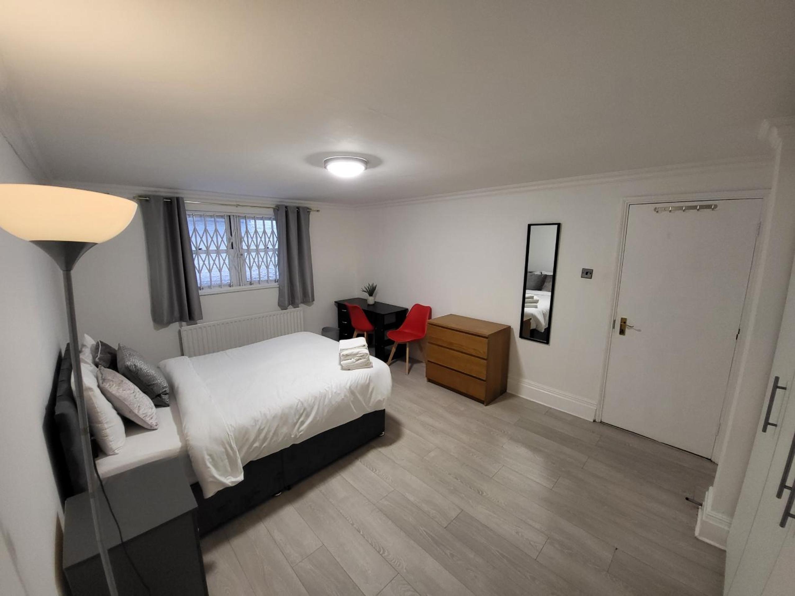 Cosy Apartment By Clapham South Underground!
