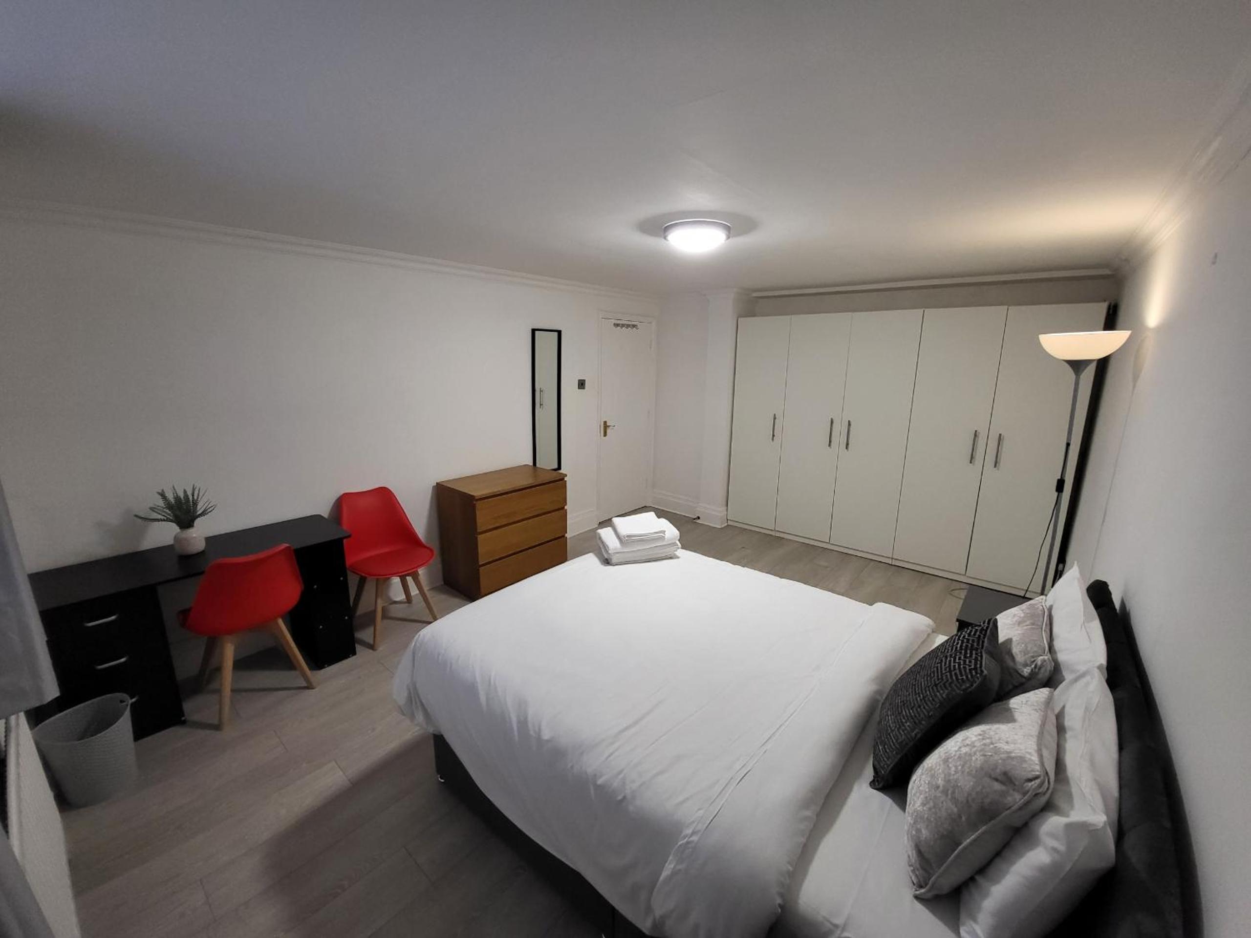Cosy Apartment By Clapham South Underground!