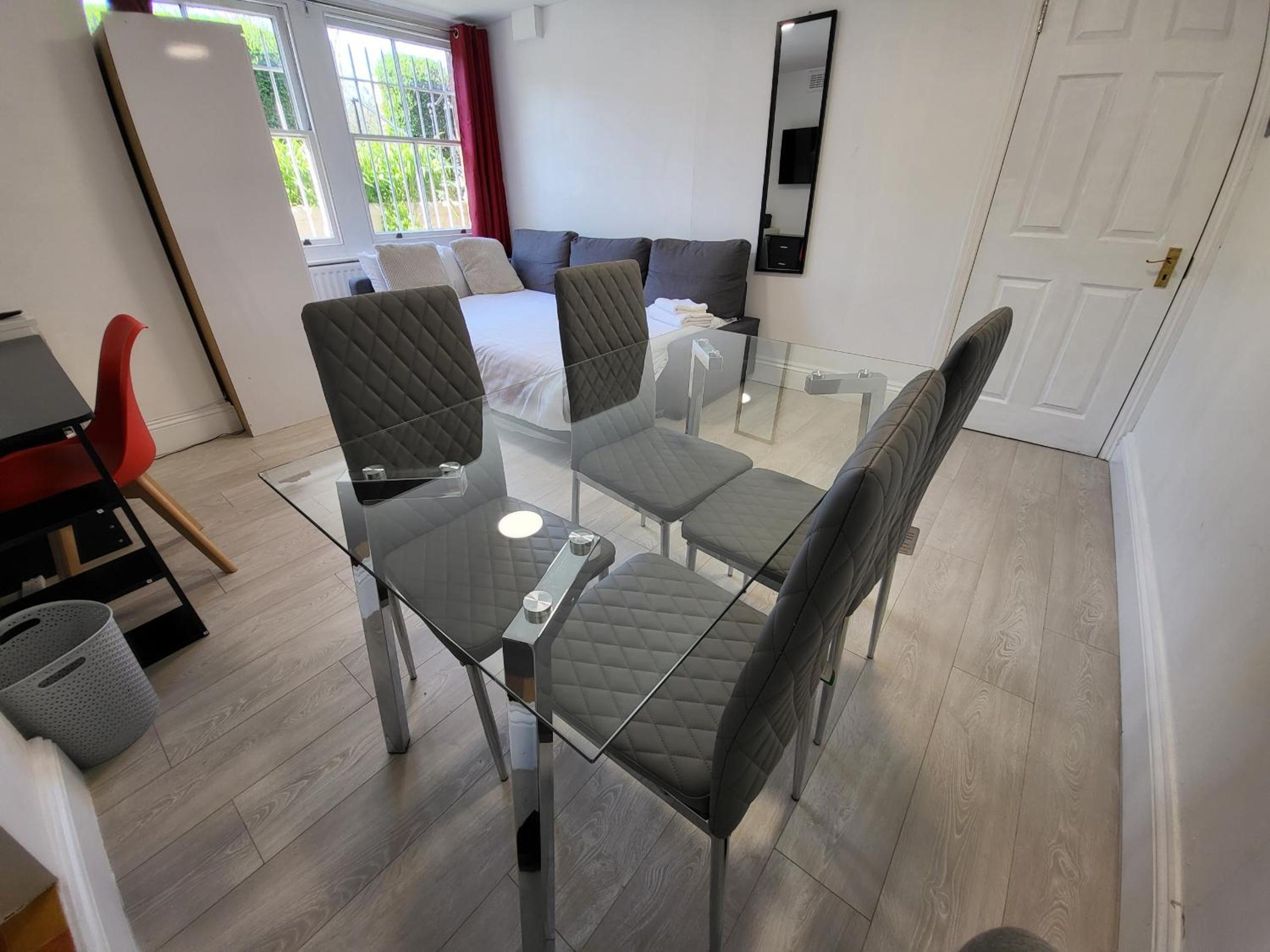 Cosy Apartment By Clapham South Underground!