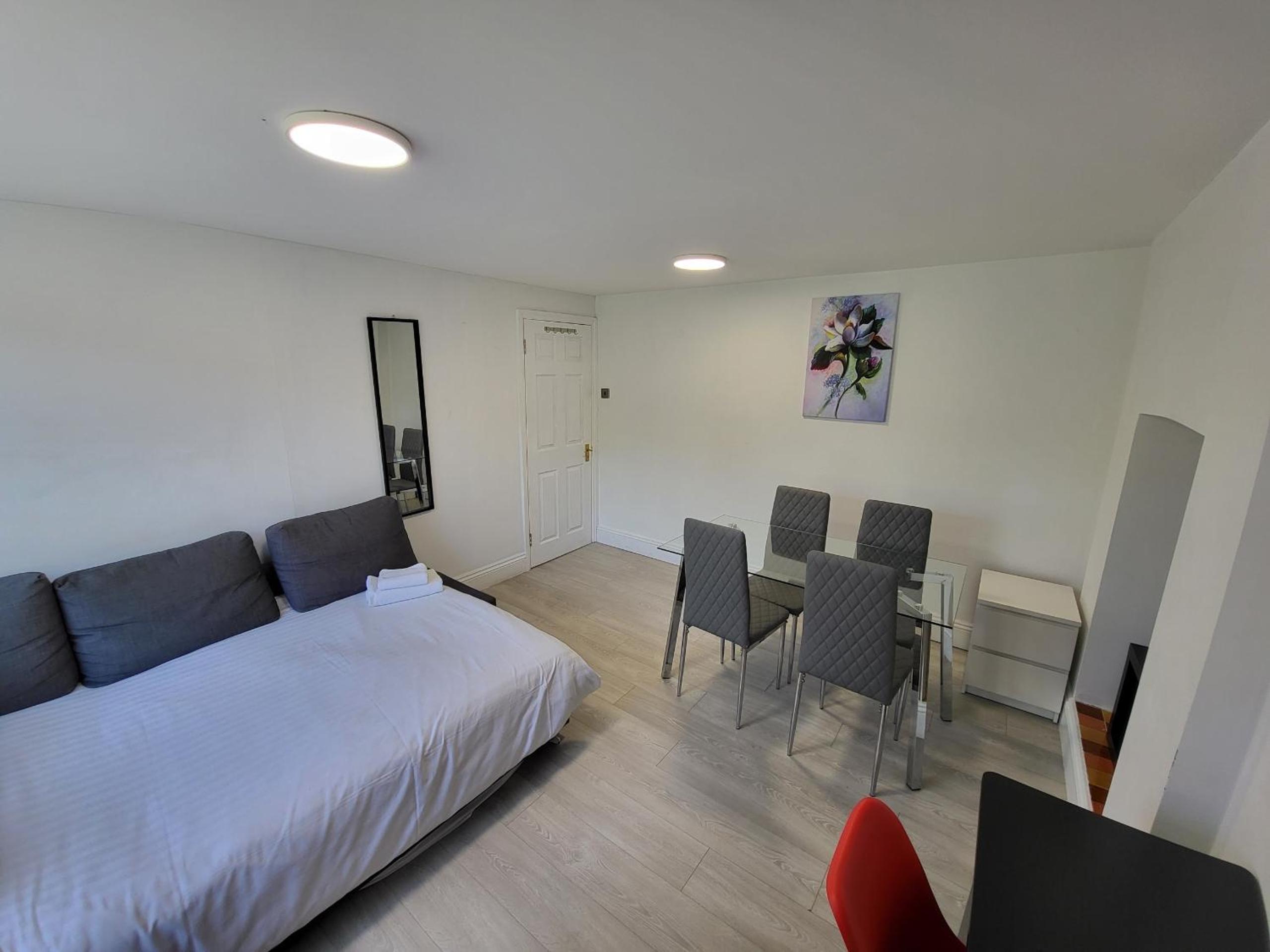 Cosy Apartment By Clapham South Underground!