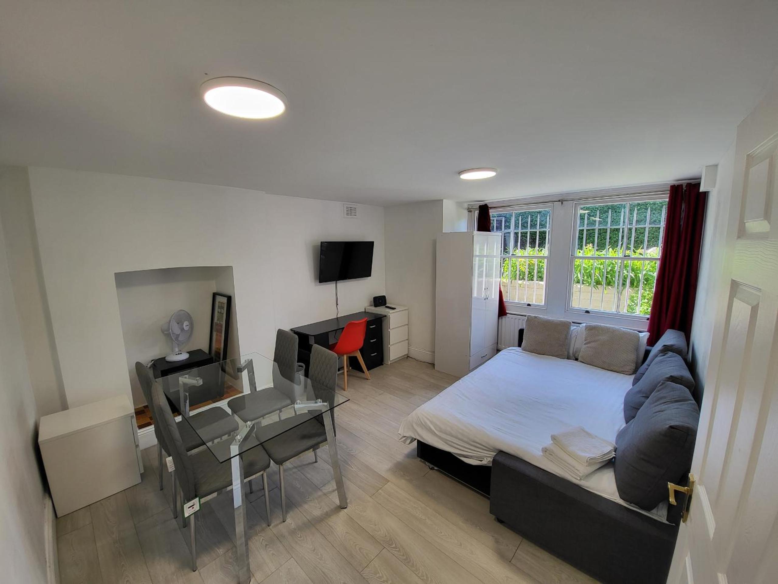 Cosy Apartment By Clapham South Underground!