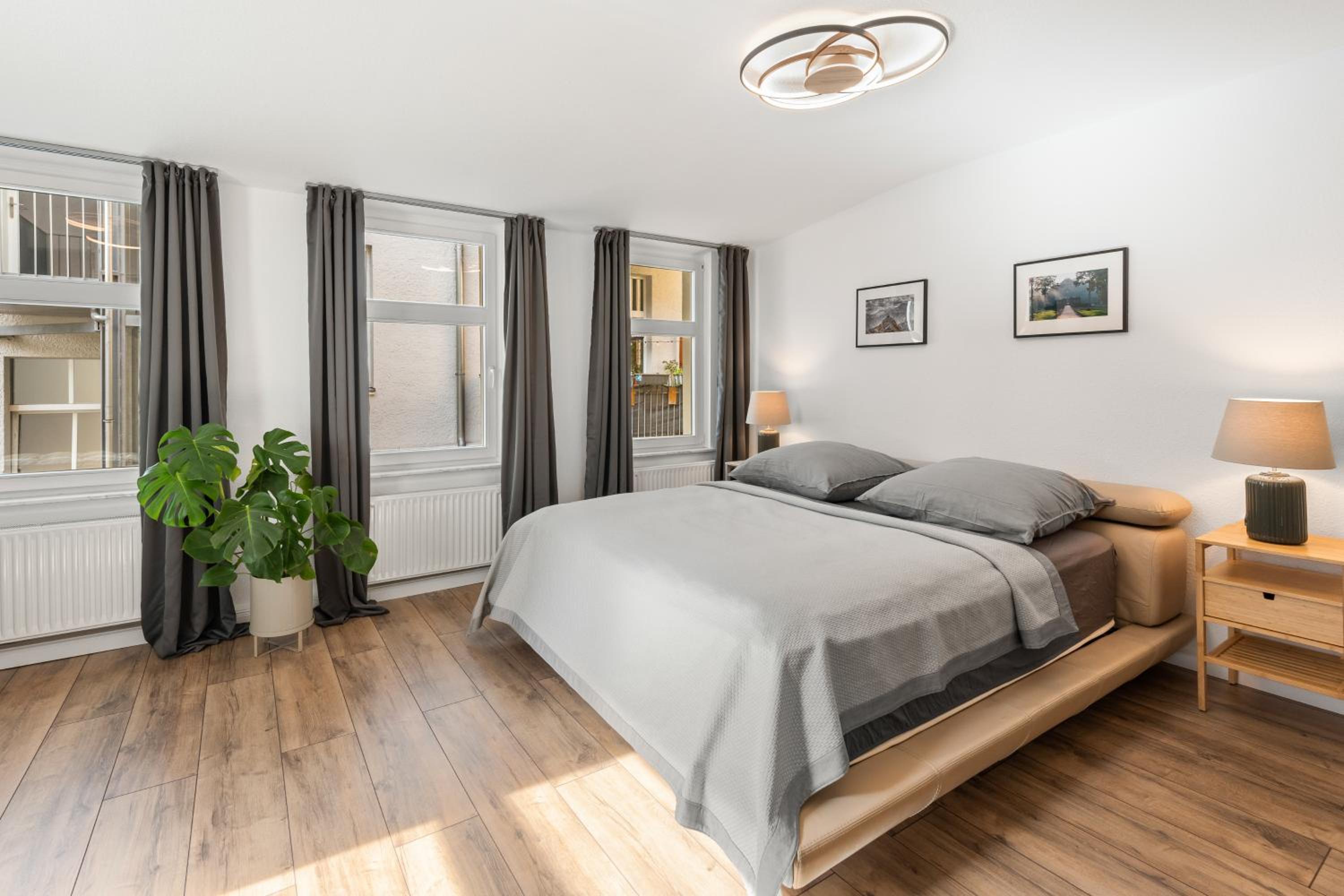 The Remise Mitte Loft, 2 BR, 2 bathrooms, living room, group & family friendly, 4- 7 Guests