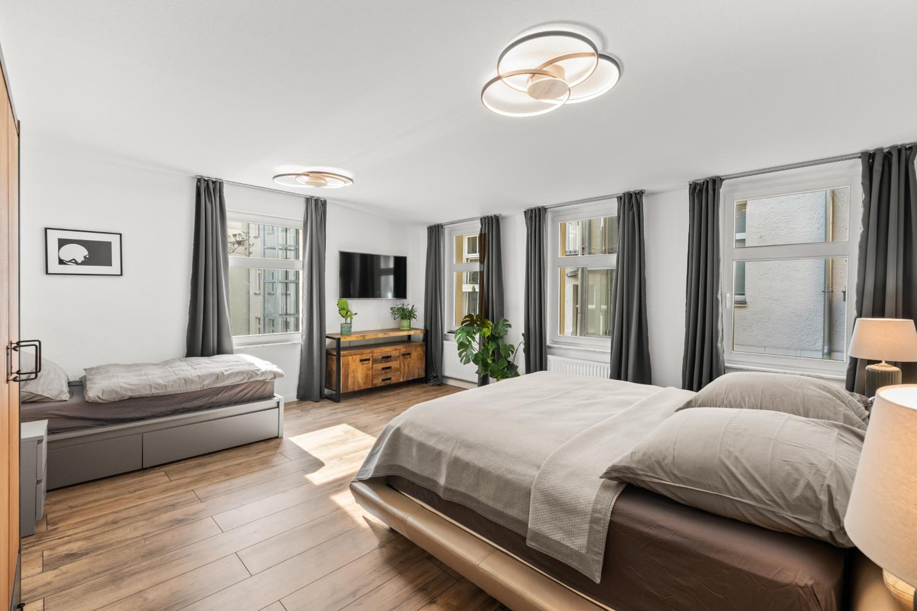 The Remise Mitte Loft, 2 BR, 2 bathrooms, living room, group & family friendly, 4- 7 Guests