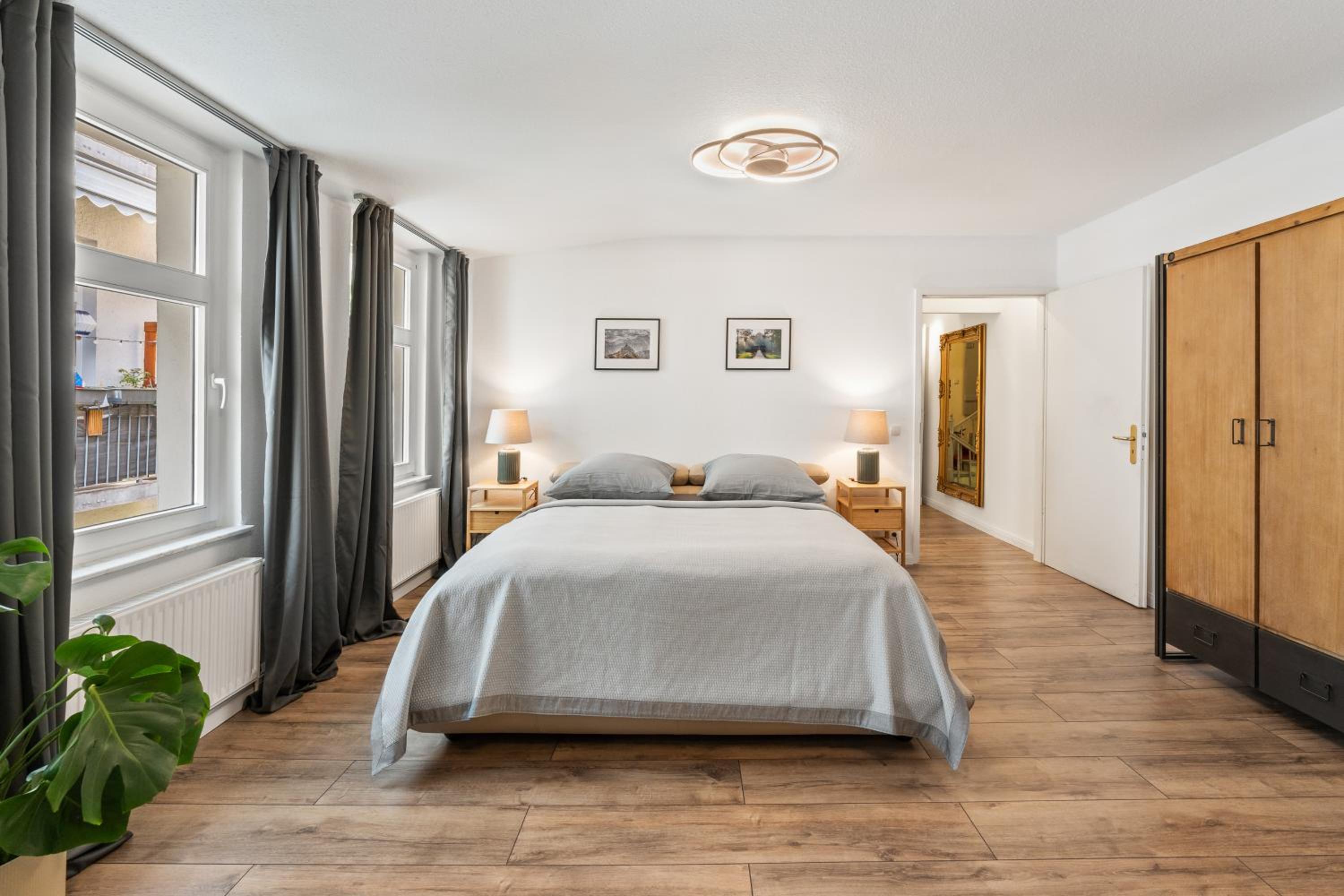The Remise Mitte Loft, 2 BR, 2 bathrooms, living room, group & family friendly, 4- 7 Guests