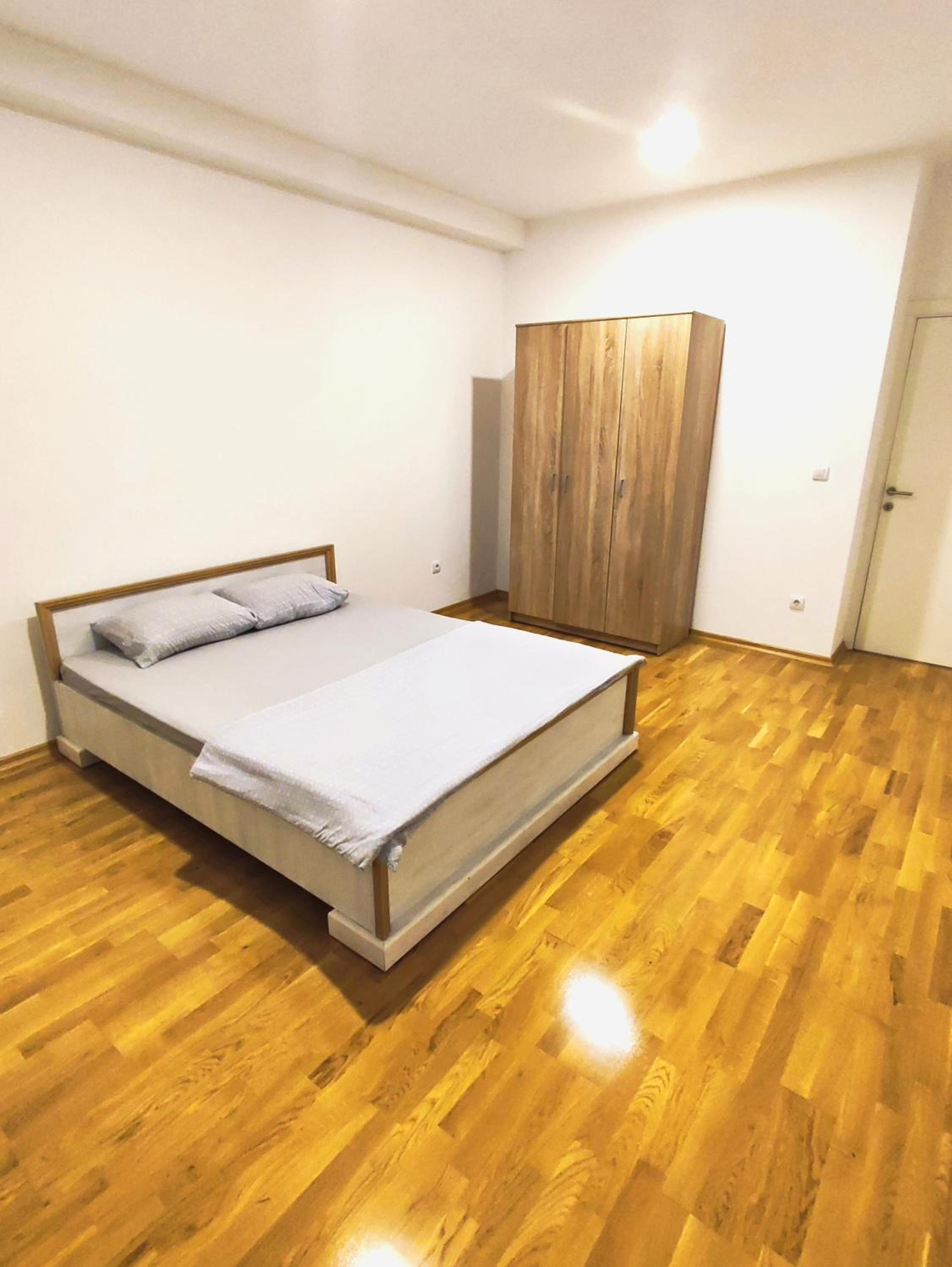 Lux apartman Ub view 5
