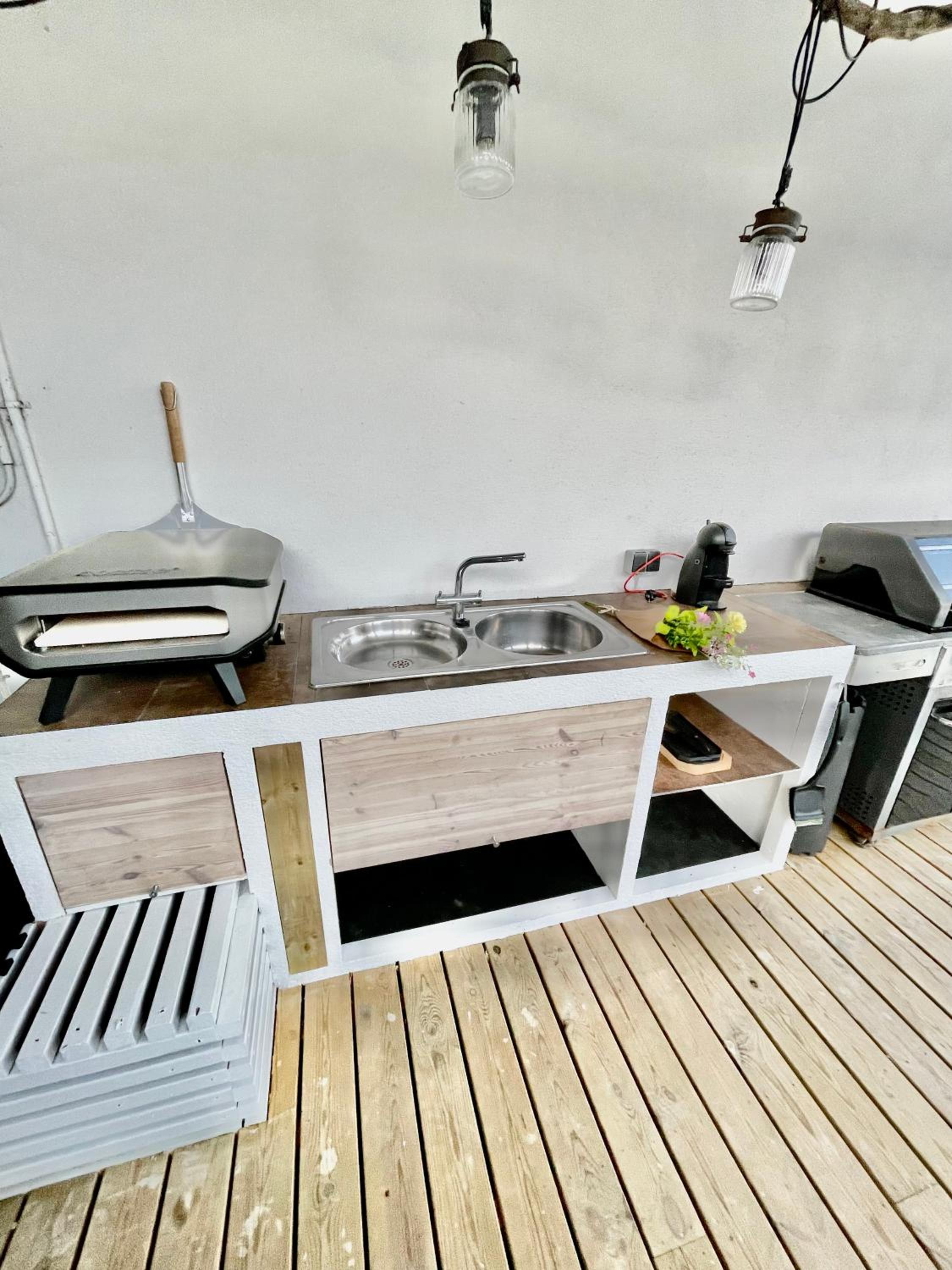 Sunny 1st floor apartment