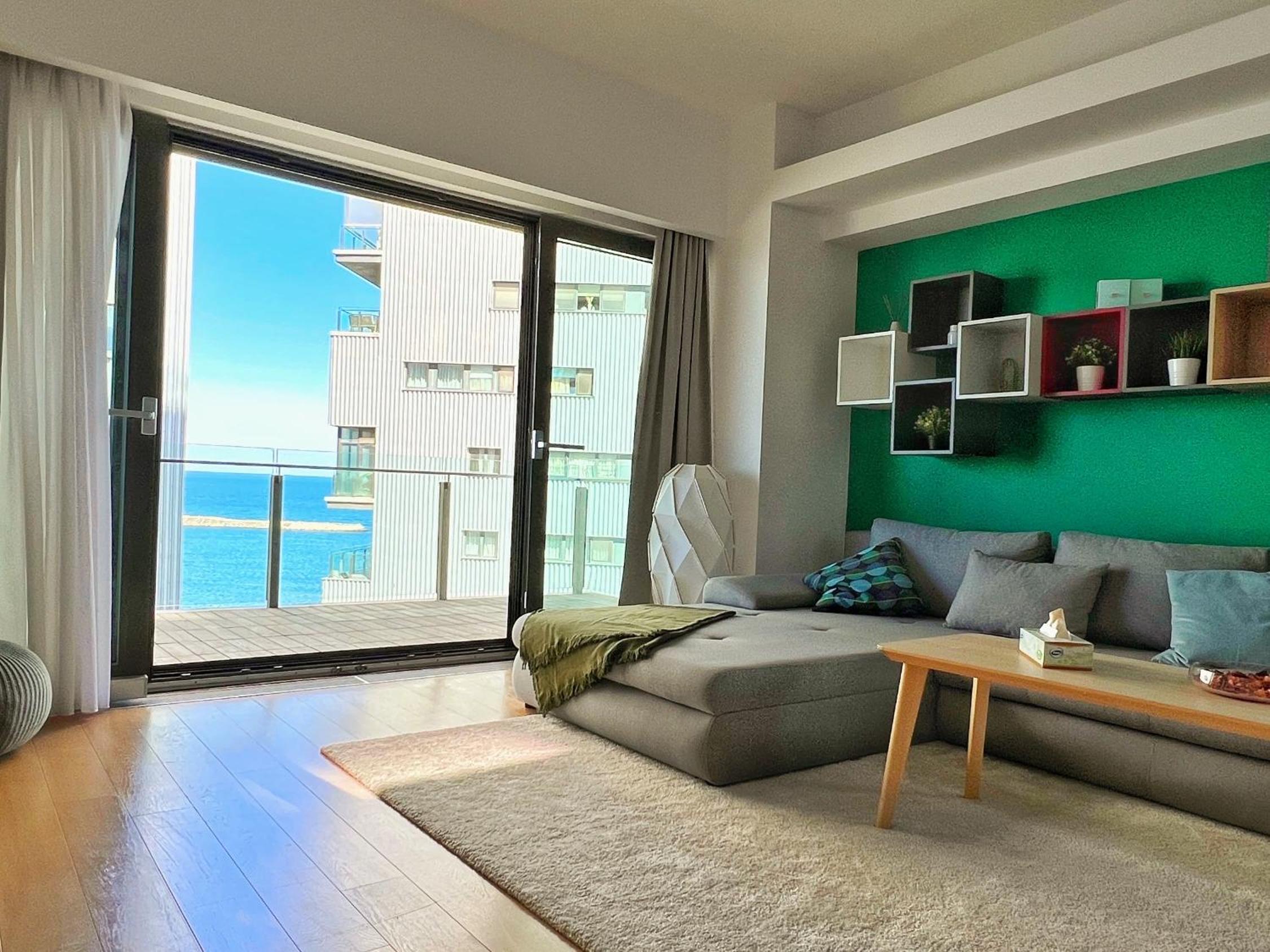 Luxury beachfront apt - quite area, 100 sqm view 2