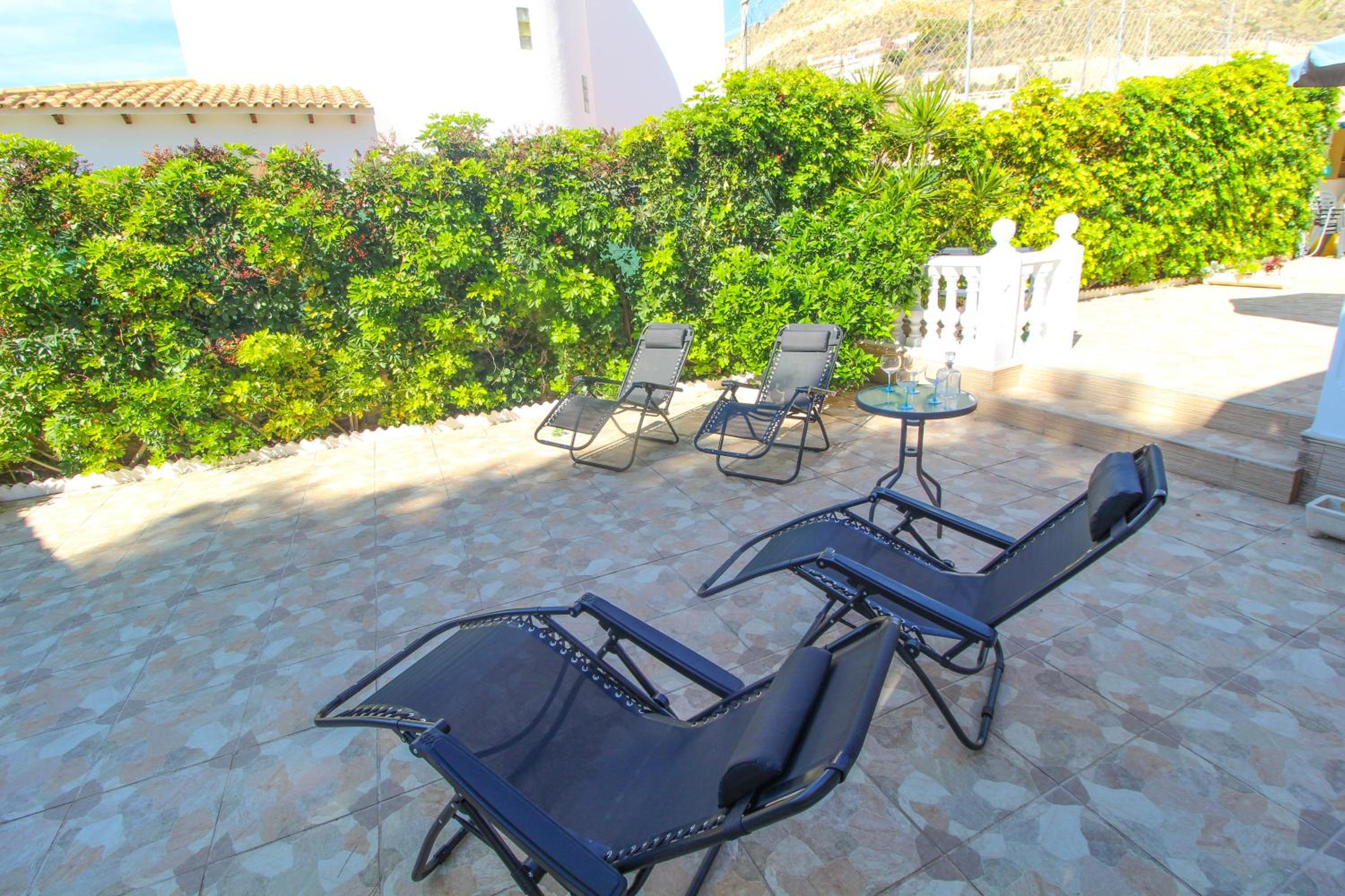 Great villa, Sea views, 20 secs walk to the beach, BBQ, 9 people, 5 mins car from Alicante city center, sailing club 3 mins walk view 2